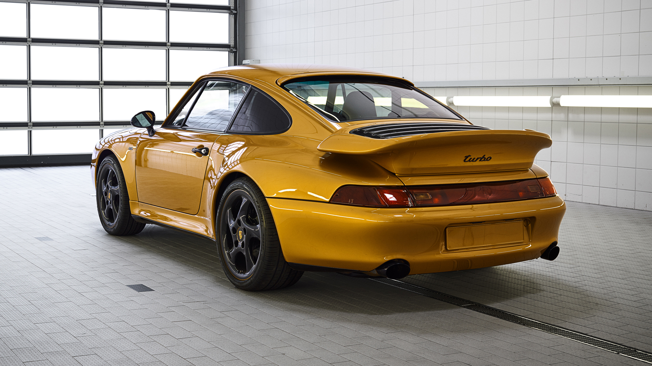 2018-porsche-911-turbo-classic-series-project-gold-_1.jpg