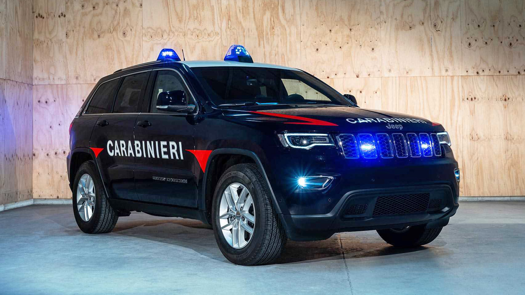 2jeep-grand-cherokee-for-carabinieri.jpg