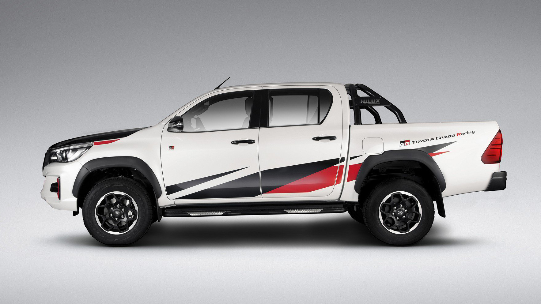 9093f5e8-toyota-hilux-gr-sport-1.jpg