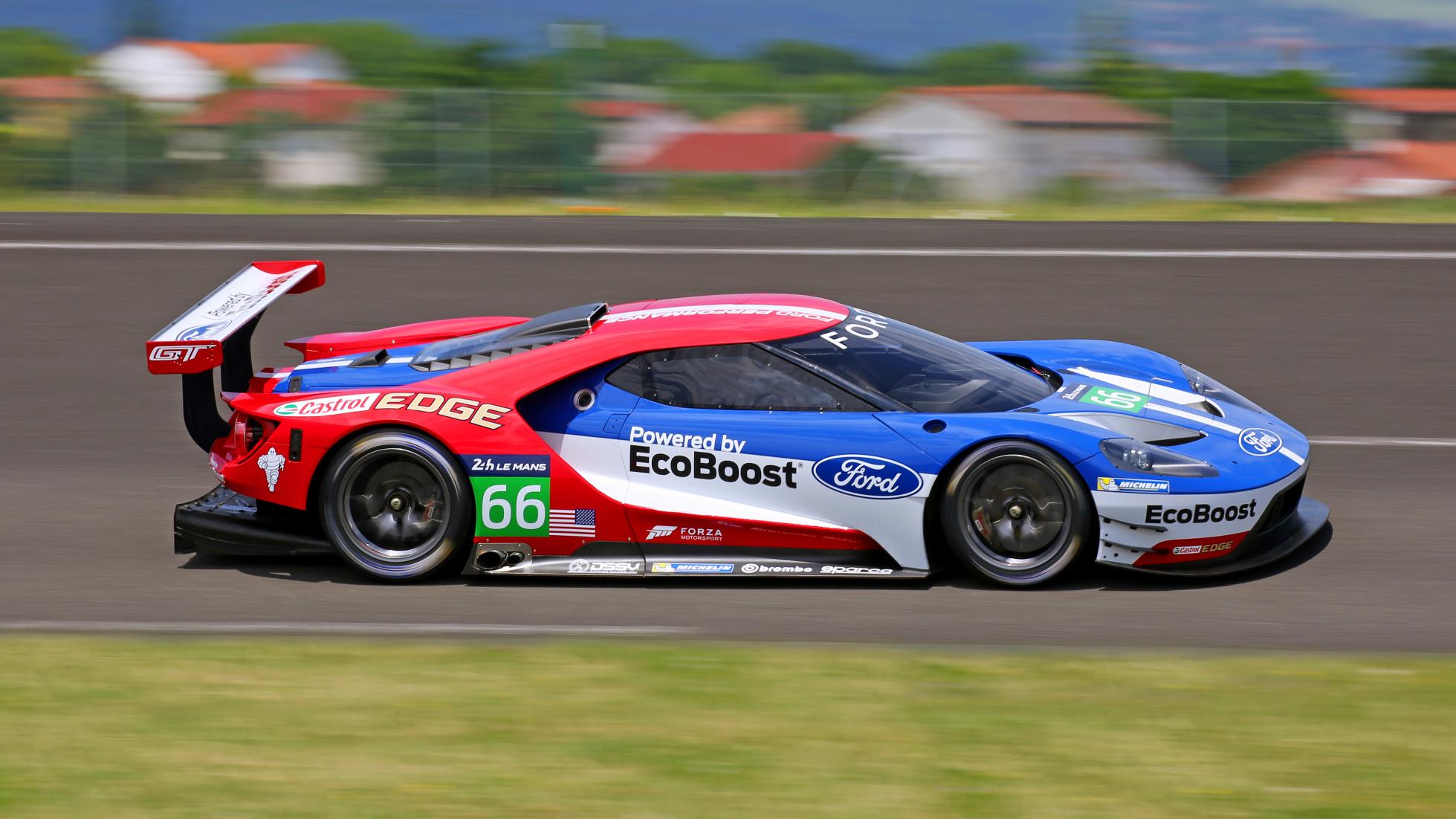 fordgt_lemansracecar_15.jpg