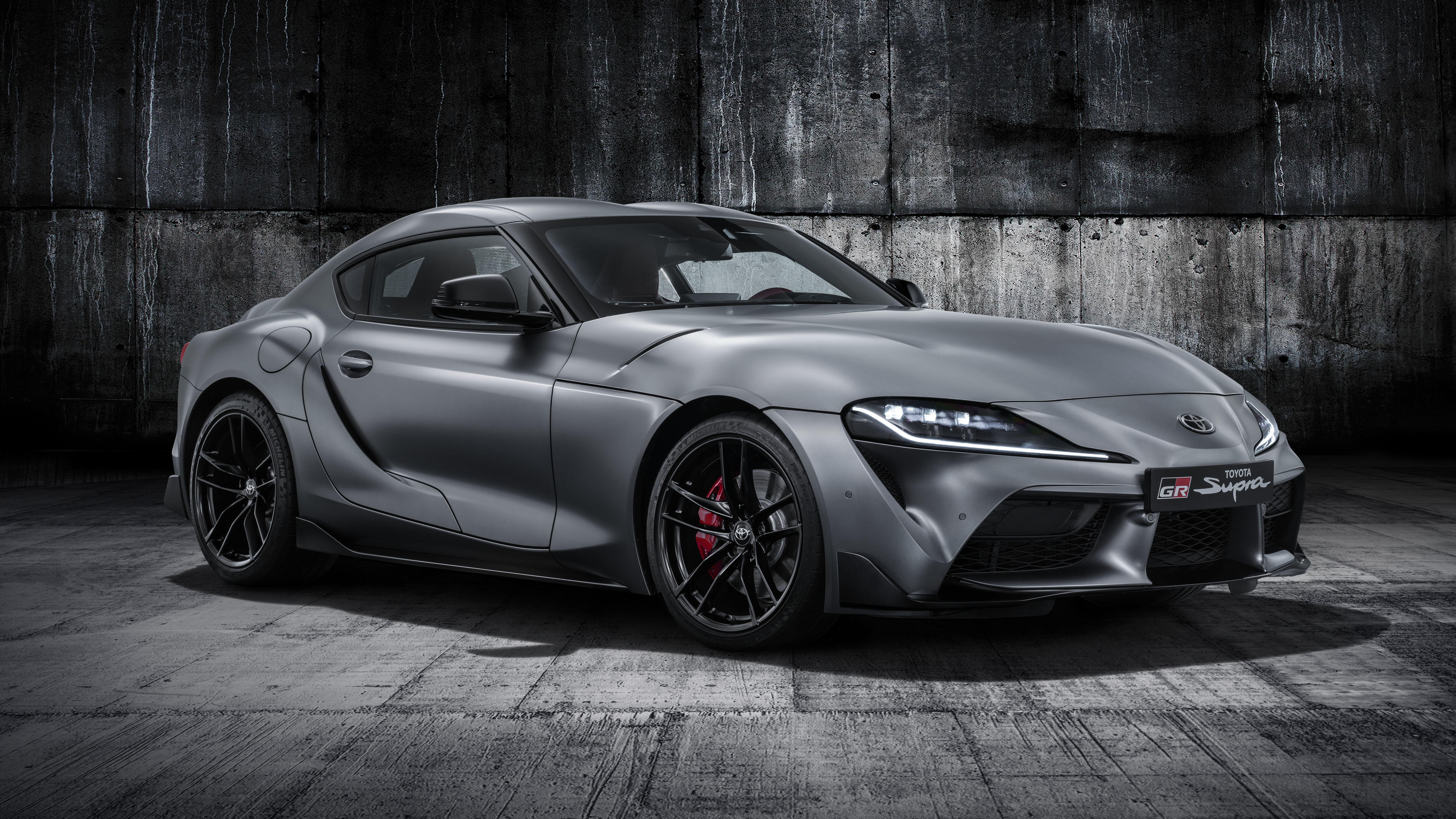 toyota_supra_grey_studio_001.jpg