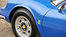 1972_ferrari_dino_246gt_coupe_detail_1_1200px.jpg