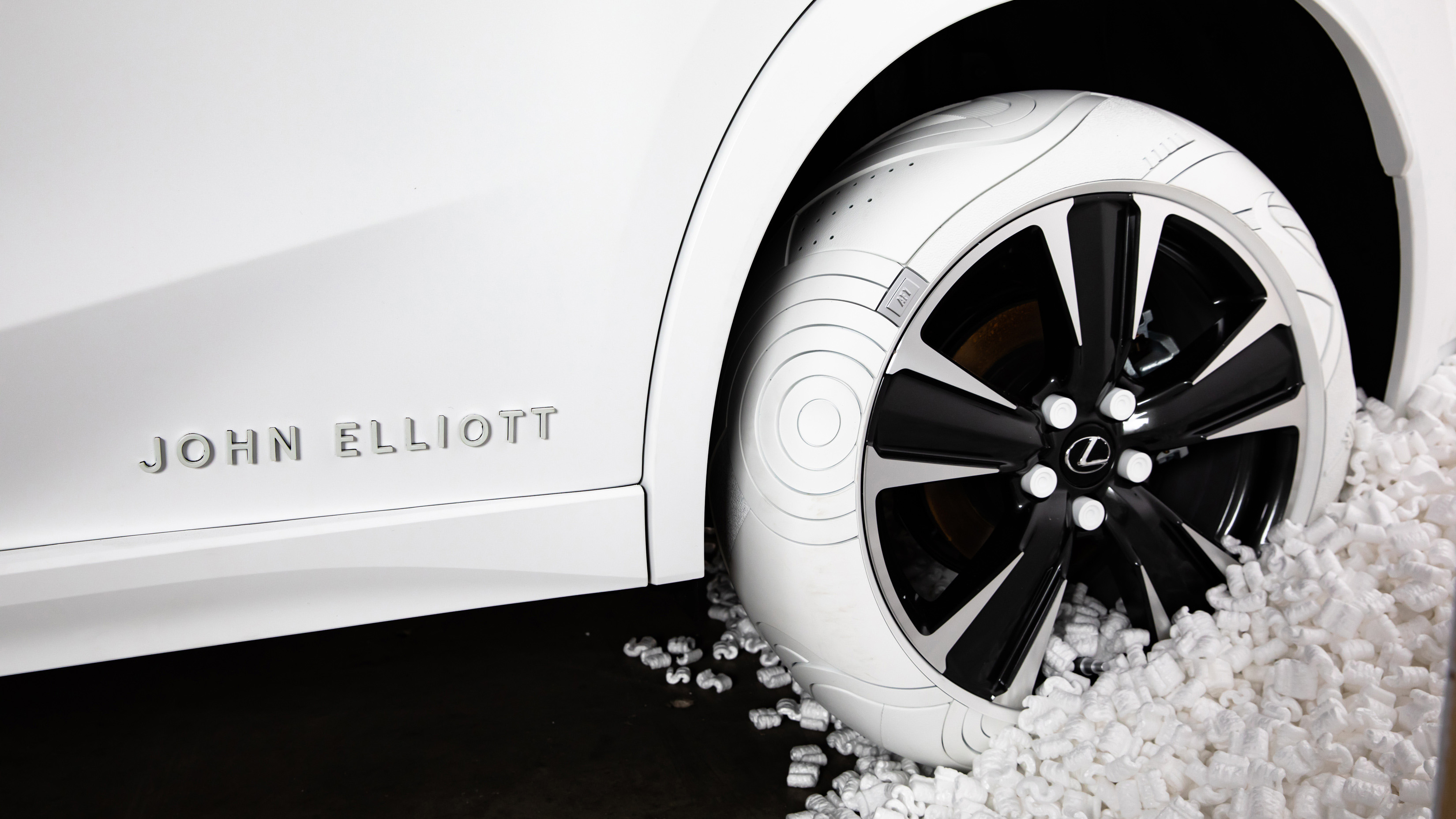 2019_lexus_ux_je_logo_car_wheel_detail_01_213cd31930c2efaf96251b83adfe1f42fb17376a.jpg