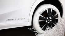 2019_lexus_ux_je_logo_car_wheel_detail_01_213cd31930c2efaf96251b83adfe1f42fb17376a.jpg