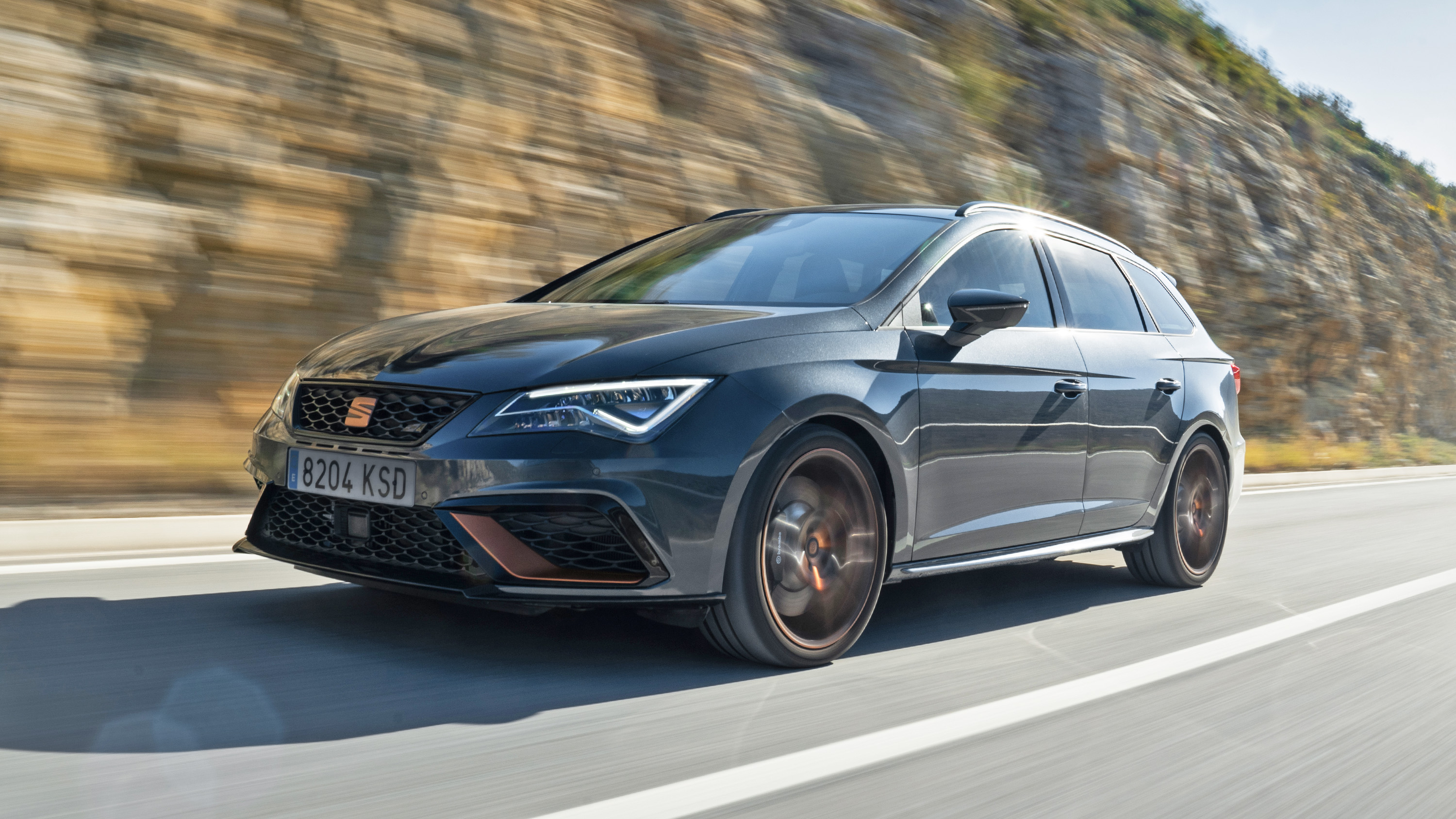 leon-cupra-r-st-brings-new-levels-of-uniqueness-sophistication-and-performance_05_hq.jpg