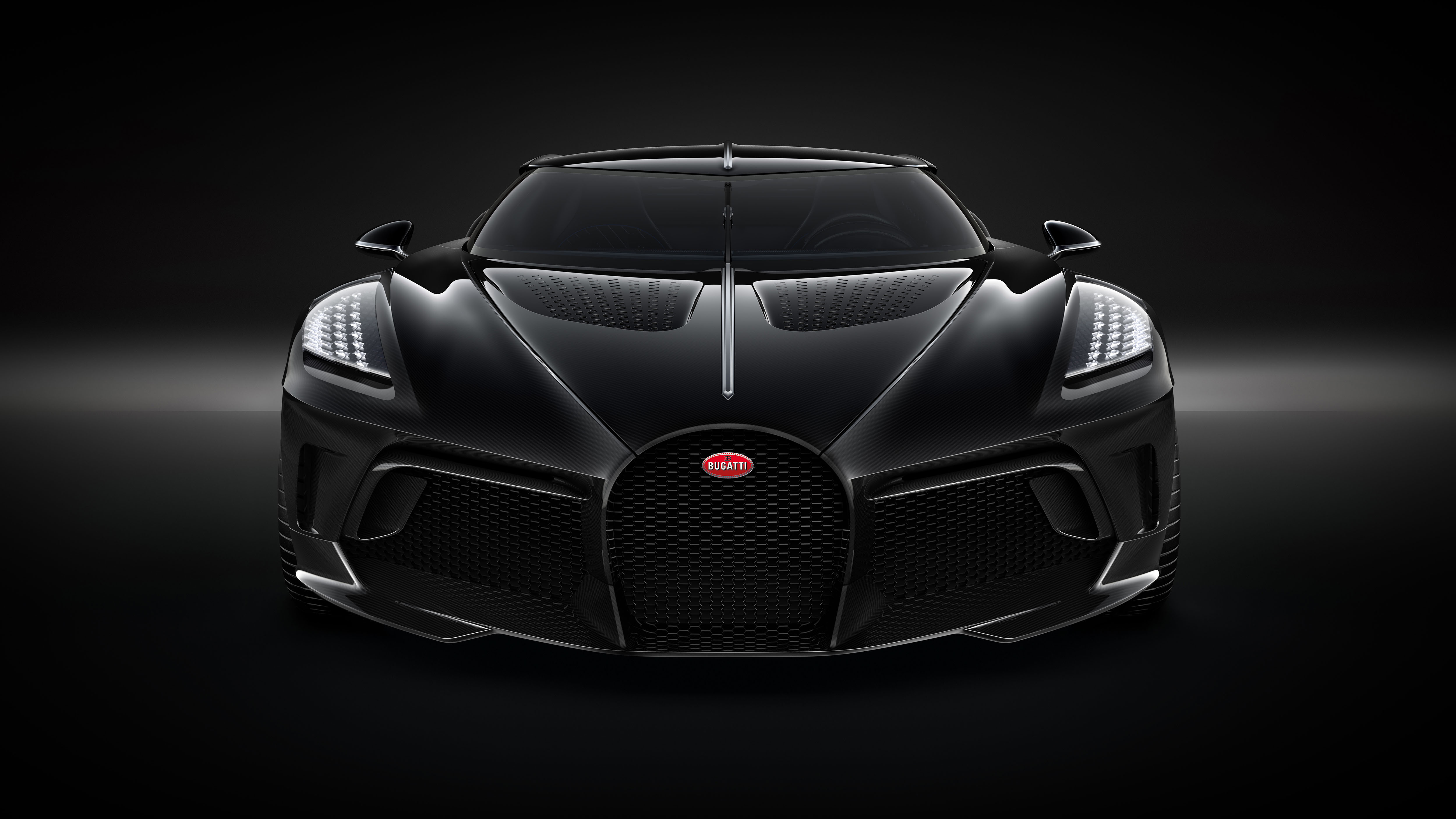 01_bugatti_lavoiturenoire_front.jpg