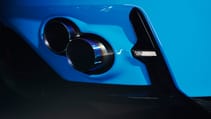 03cyan_11.jpg