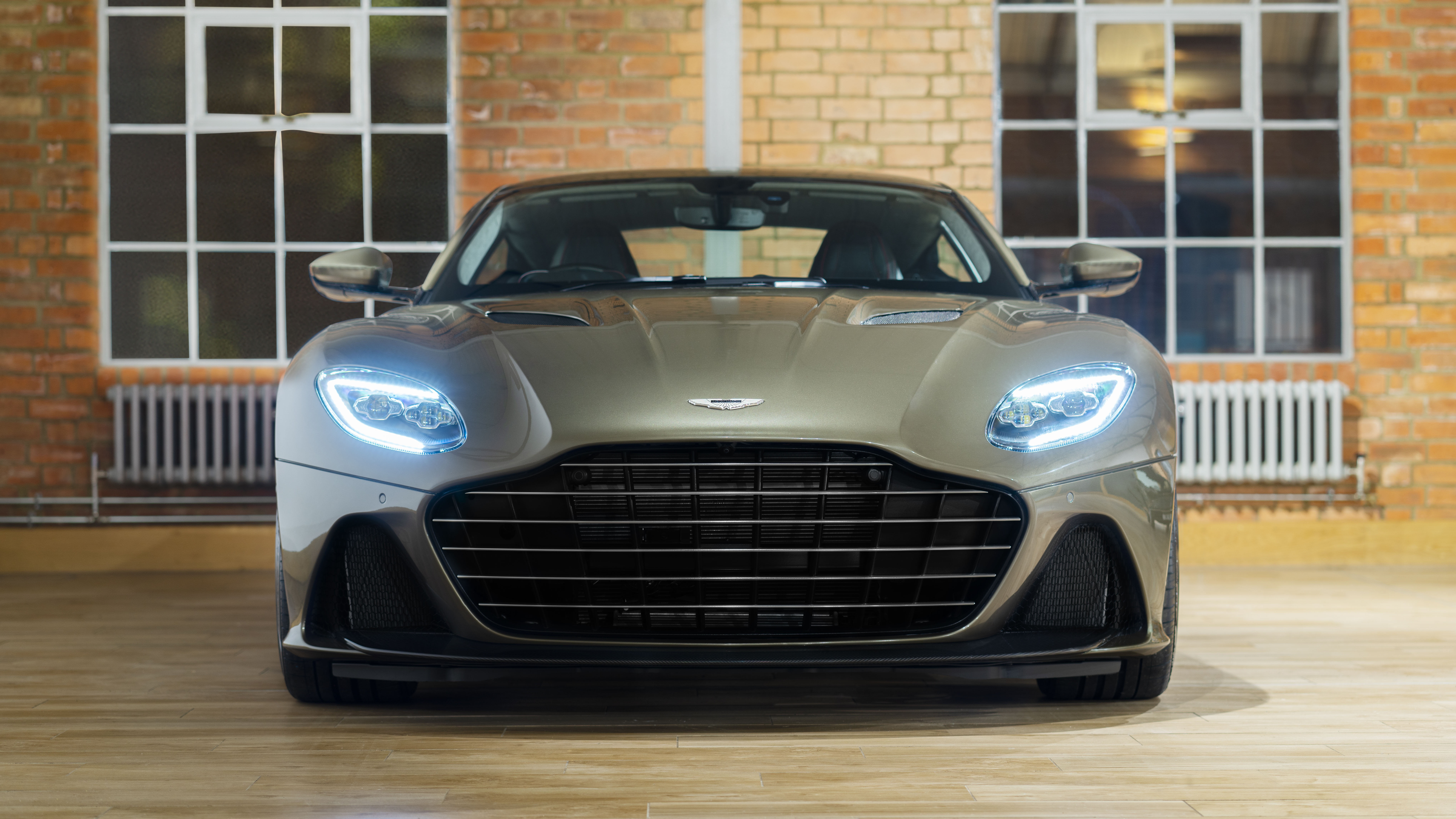 ohmss_dbs_superleggera_5.jpg