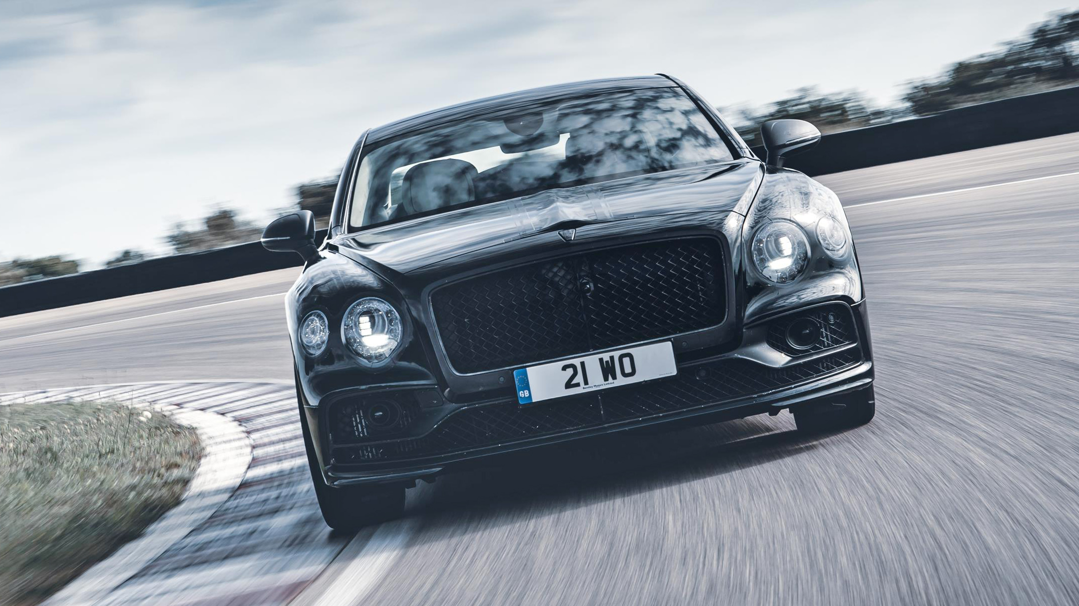 new_bentley_flying_spur_1.jpg