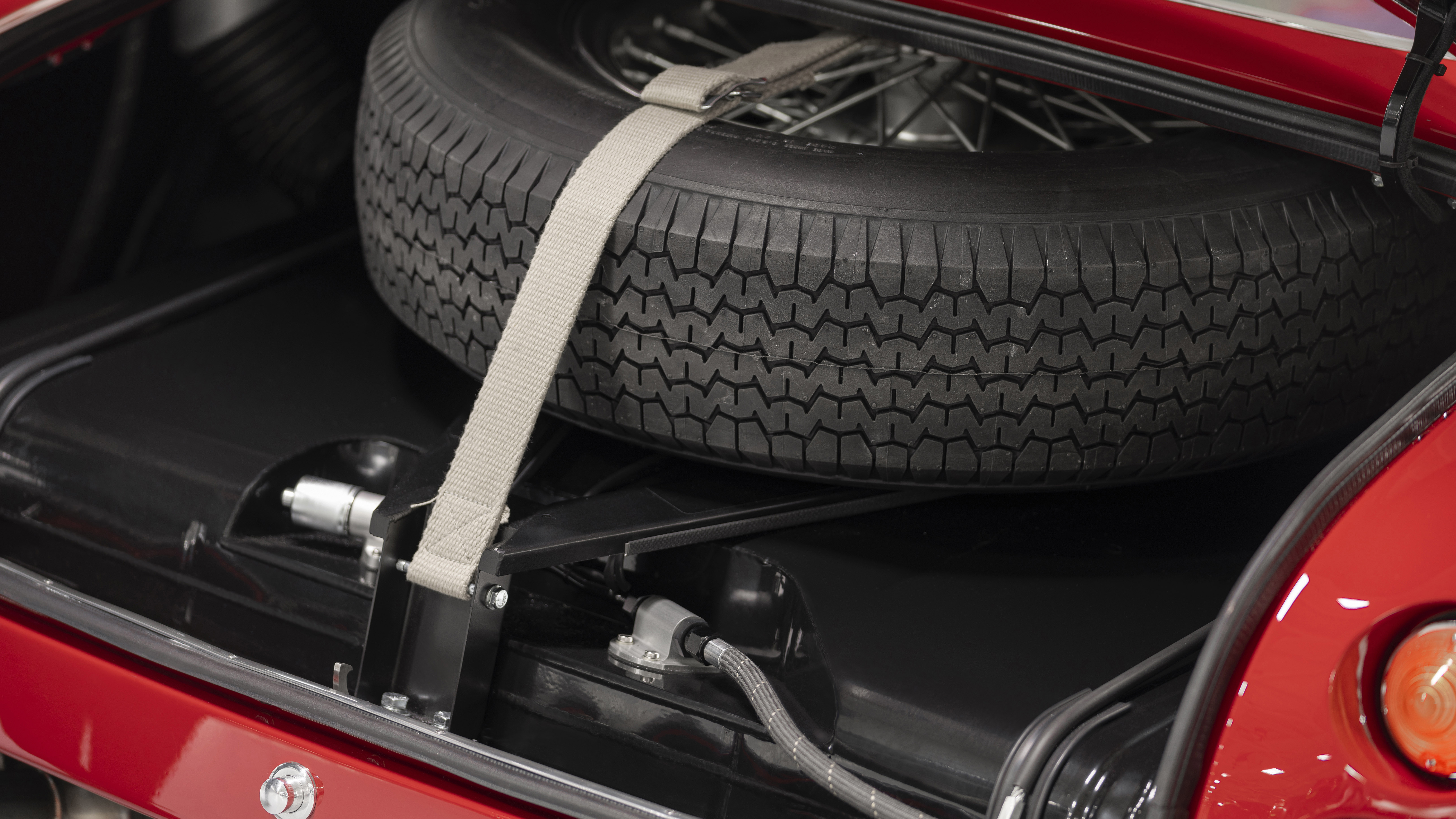 aston_martin_db4_gt_zagato_continuation_20.jpg