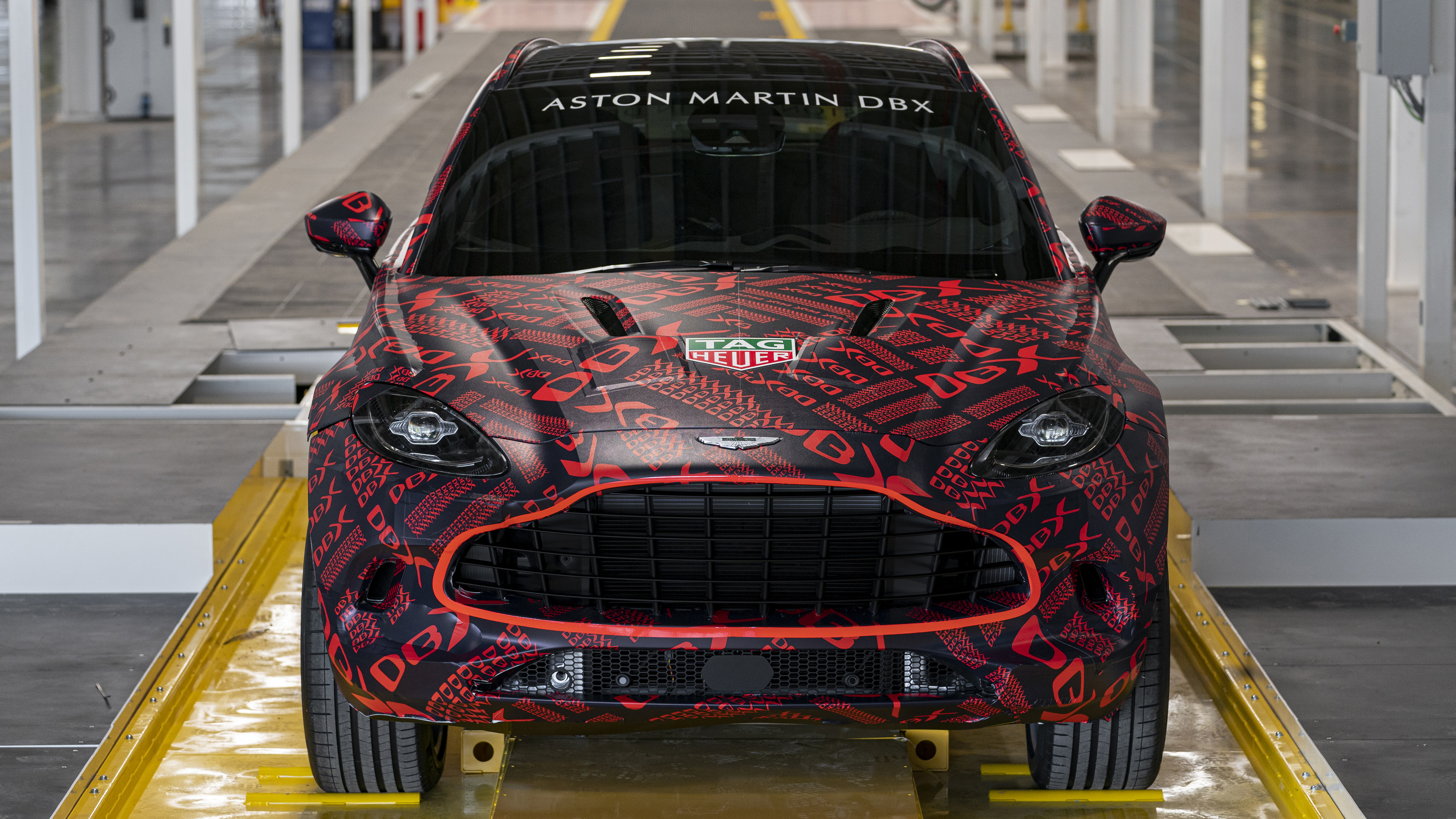 aston_martin_dbx_st_athan_09.jpg