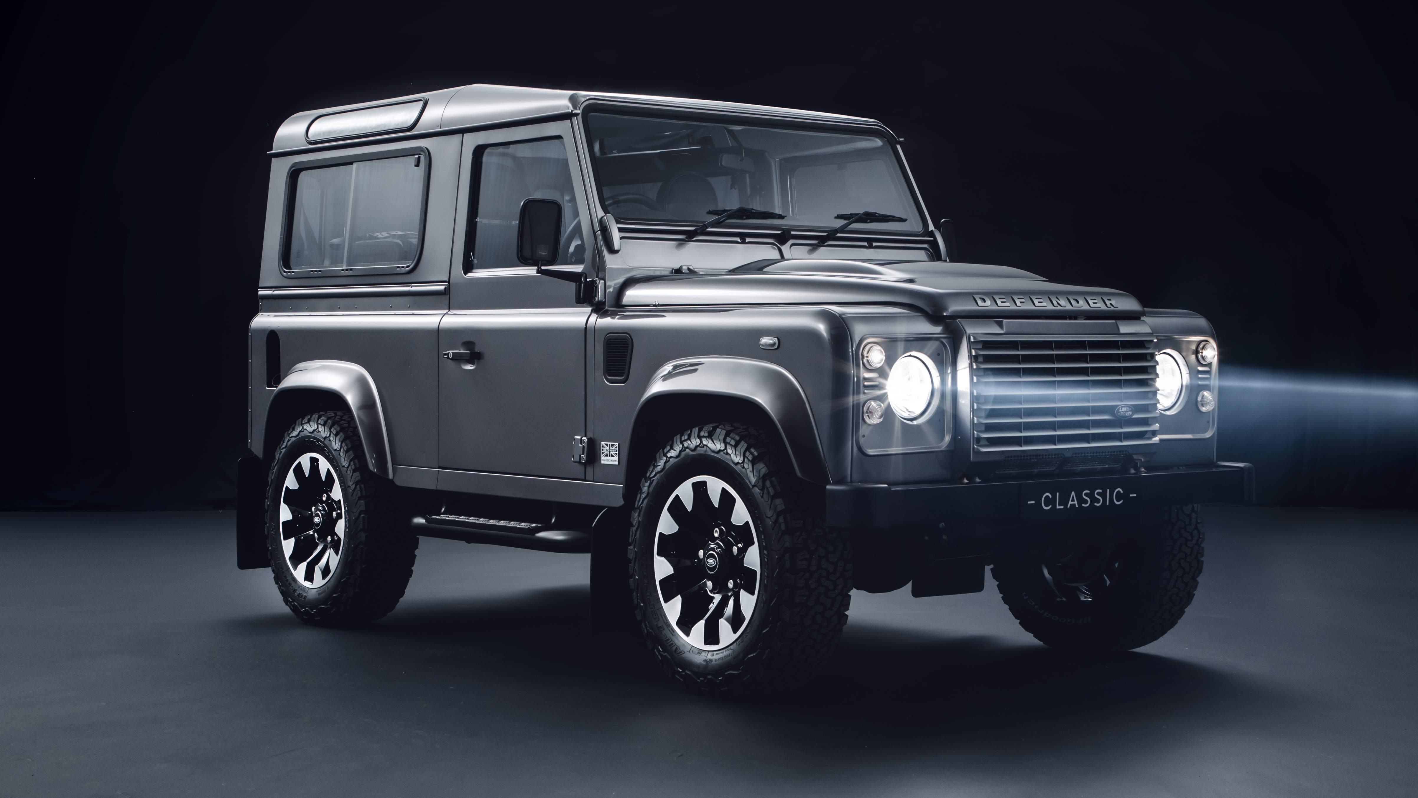 lr_classic_defender_worksupgradekits_310719_01.jpg