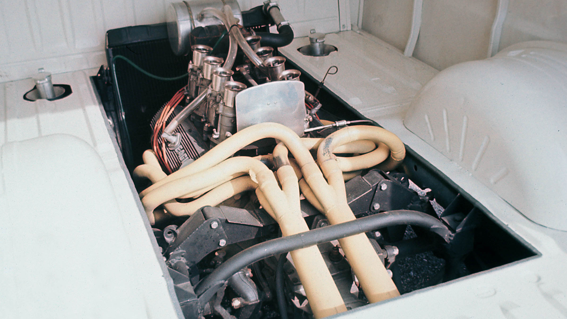 1971-supervan_1_engine.jpg