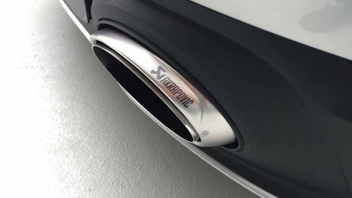 porsche-992-akrapovic-trim-closeup-600x4002x.jpg