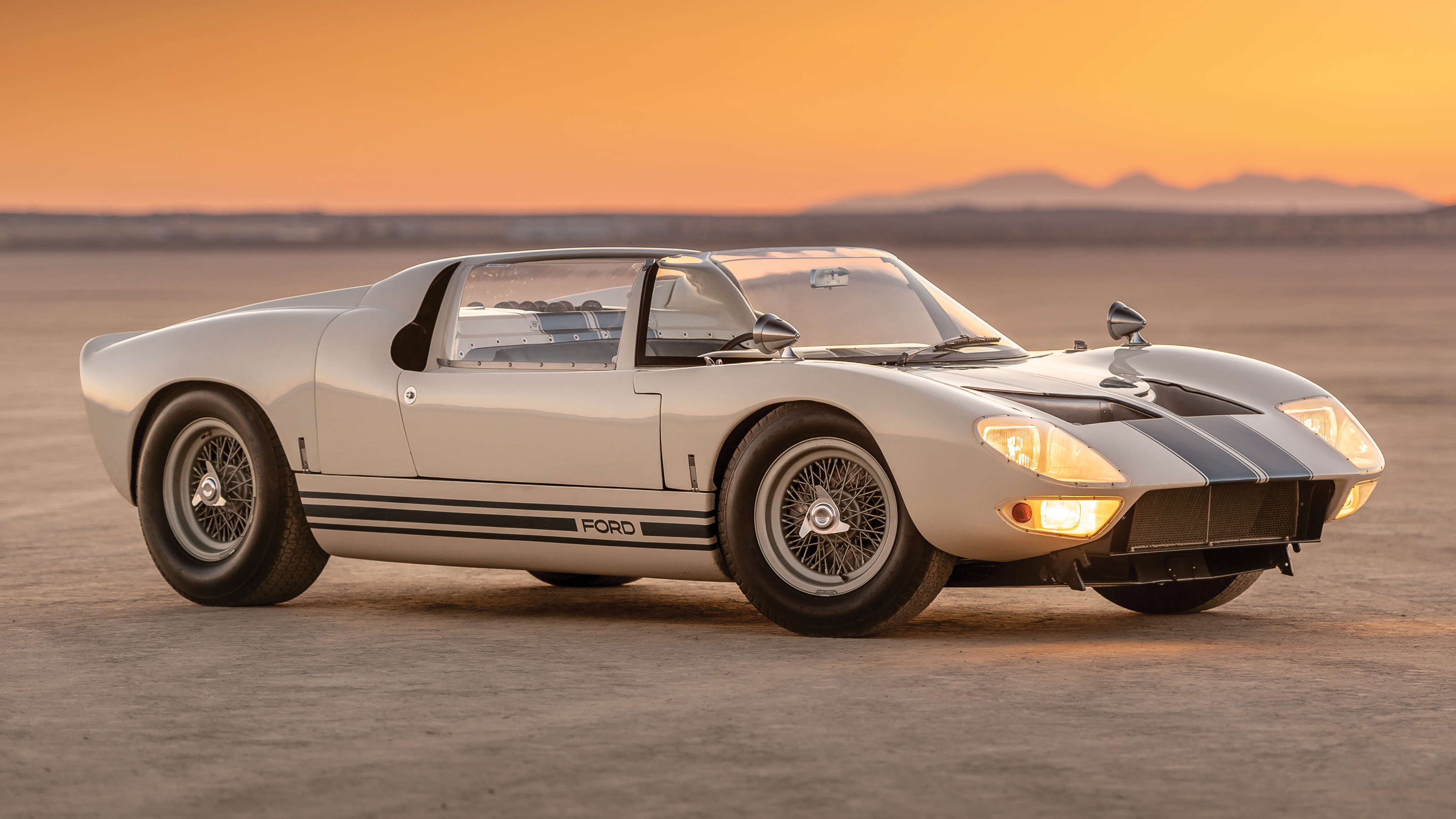 1965-ford-gt40-roadster-prototype-_0.jpg
