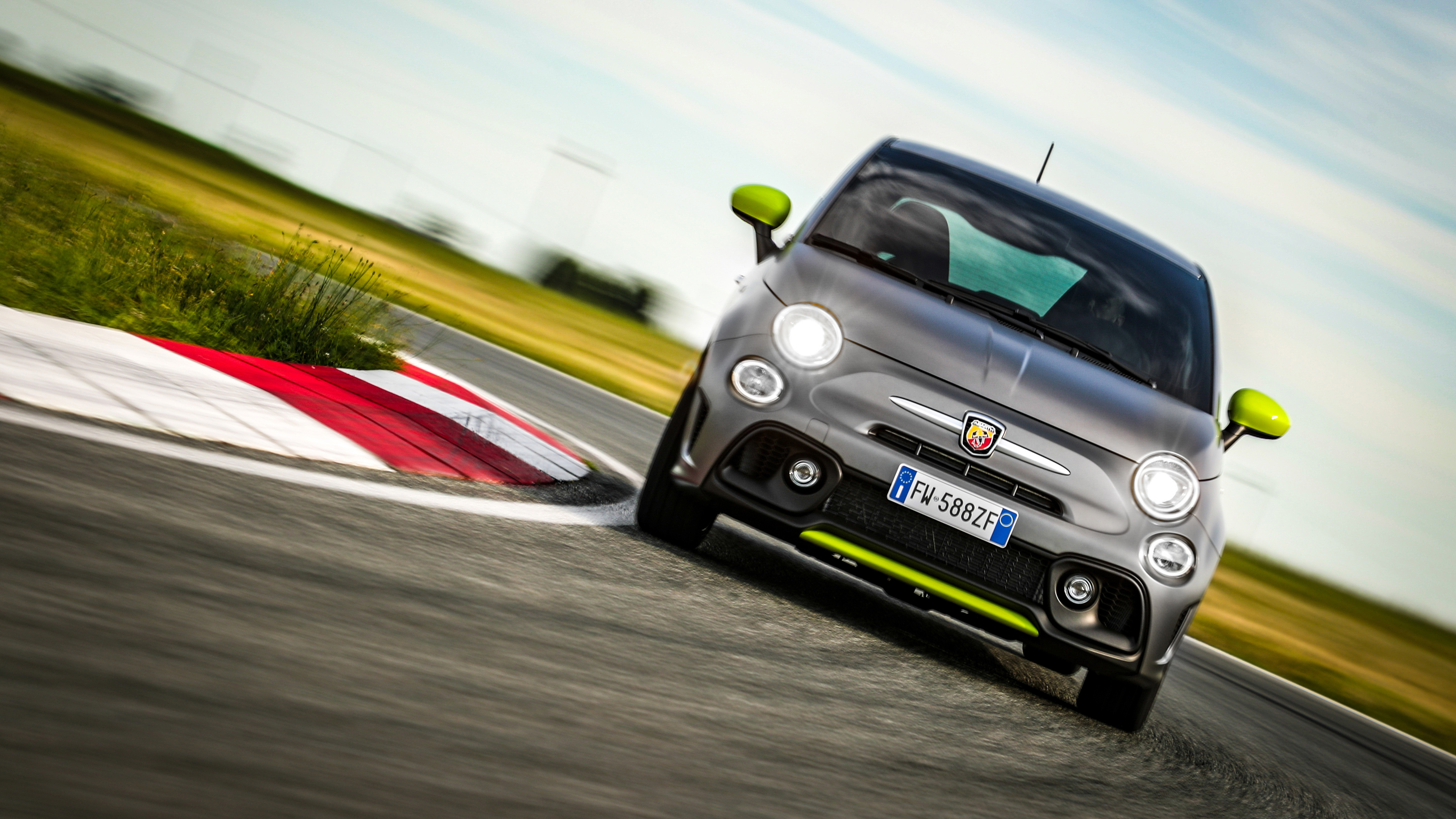 1793139_190911_abarth_595-pista_01.jpg