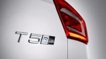 227630_new_volvo_xc40_t5_plug-in_hybrid.jpg