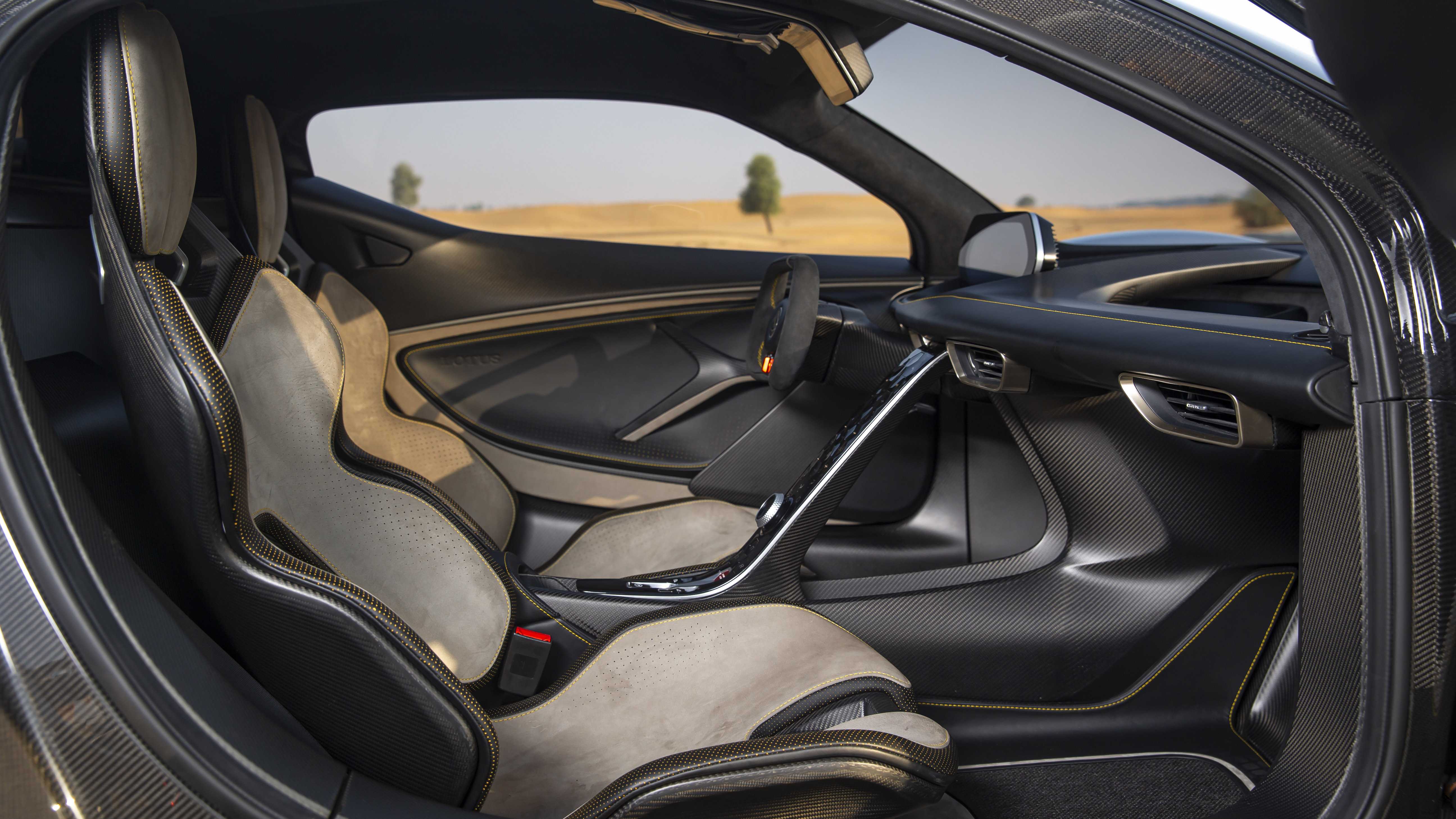 1796092_lotus_evija_uae_-_15.jpg