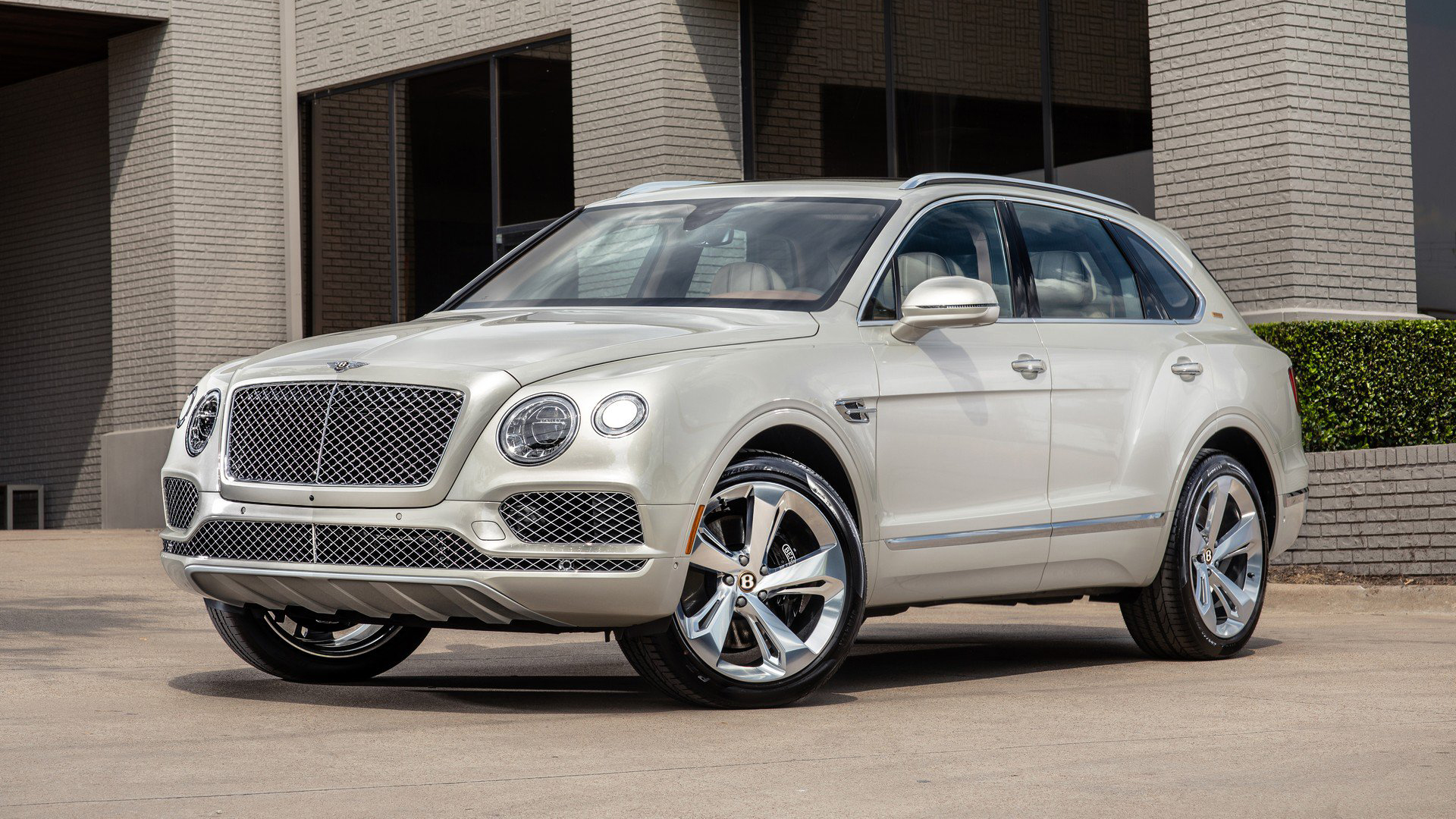 9ed79be8-bentley-bentayga-stetson-edition-2.jpg