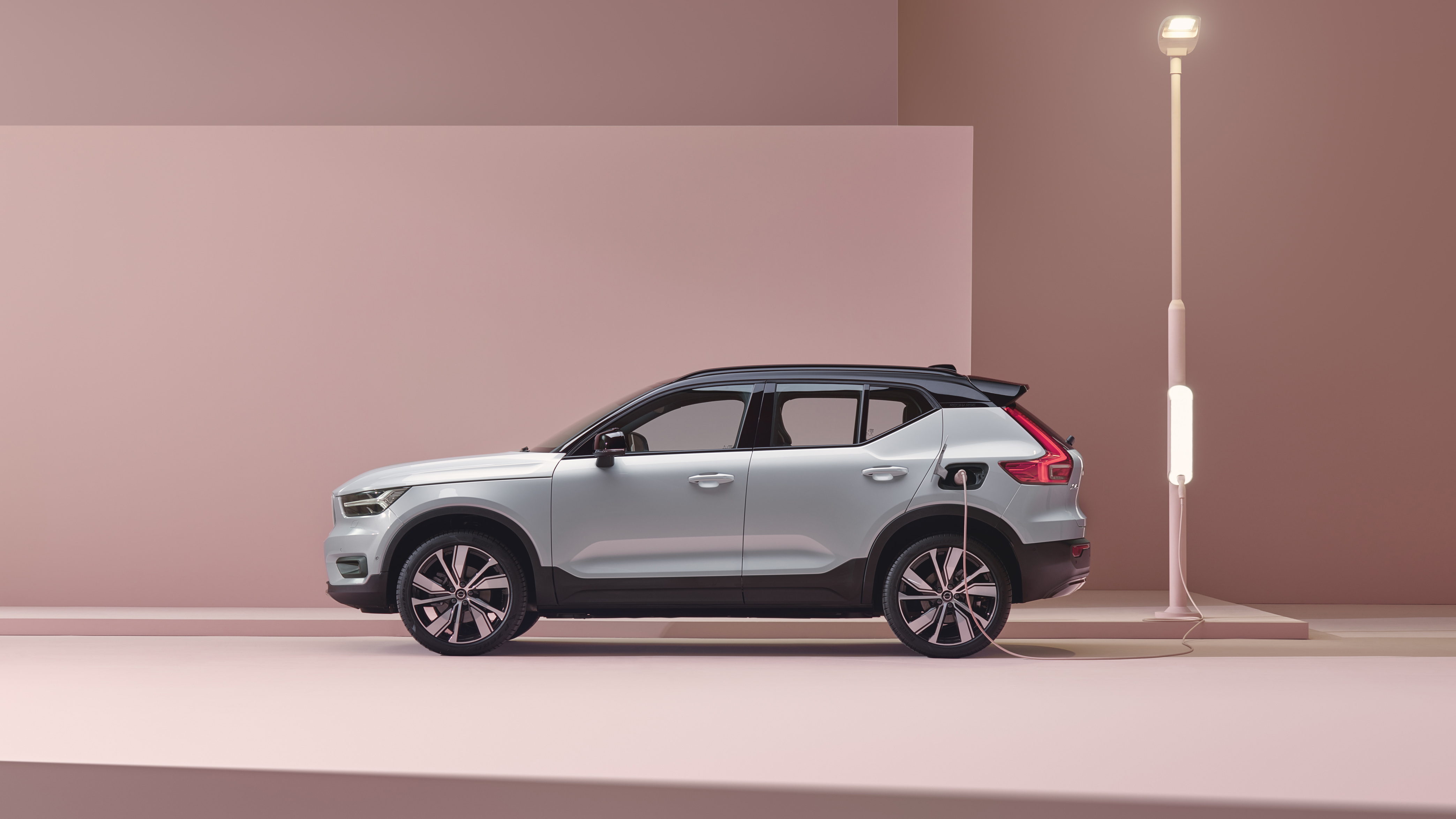 volvoxc40bev02.jpg