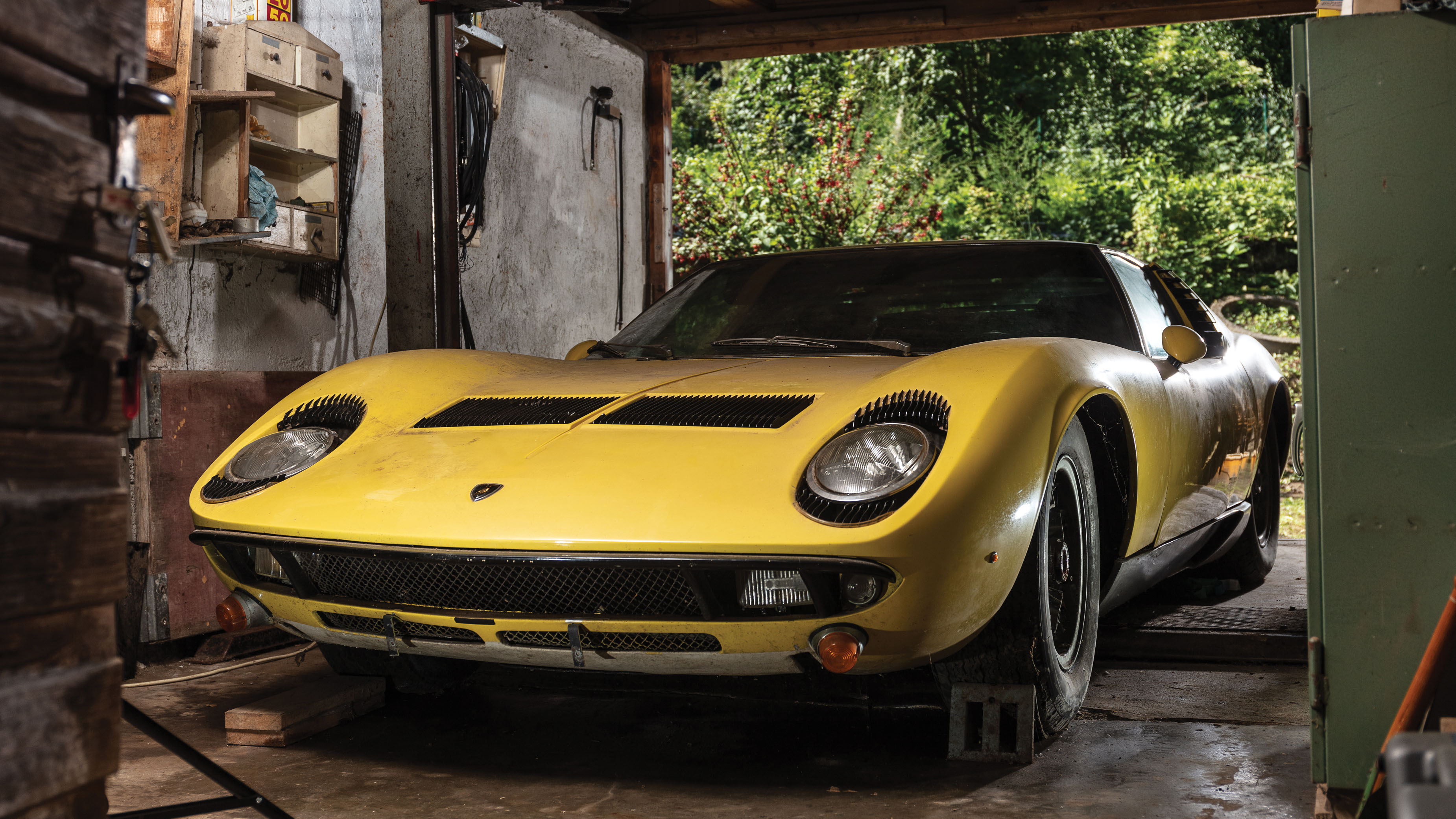 1969-lamborghini-miura-p400-s-by-bertone_0.jpg