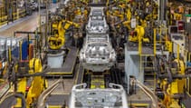 nissan_juke_production_-_body_shop_2.jpg