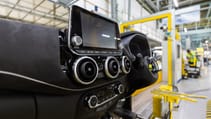 nissan_juke_production_-_final_assembly_3.jpg