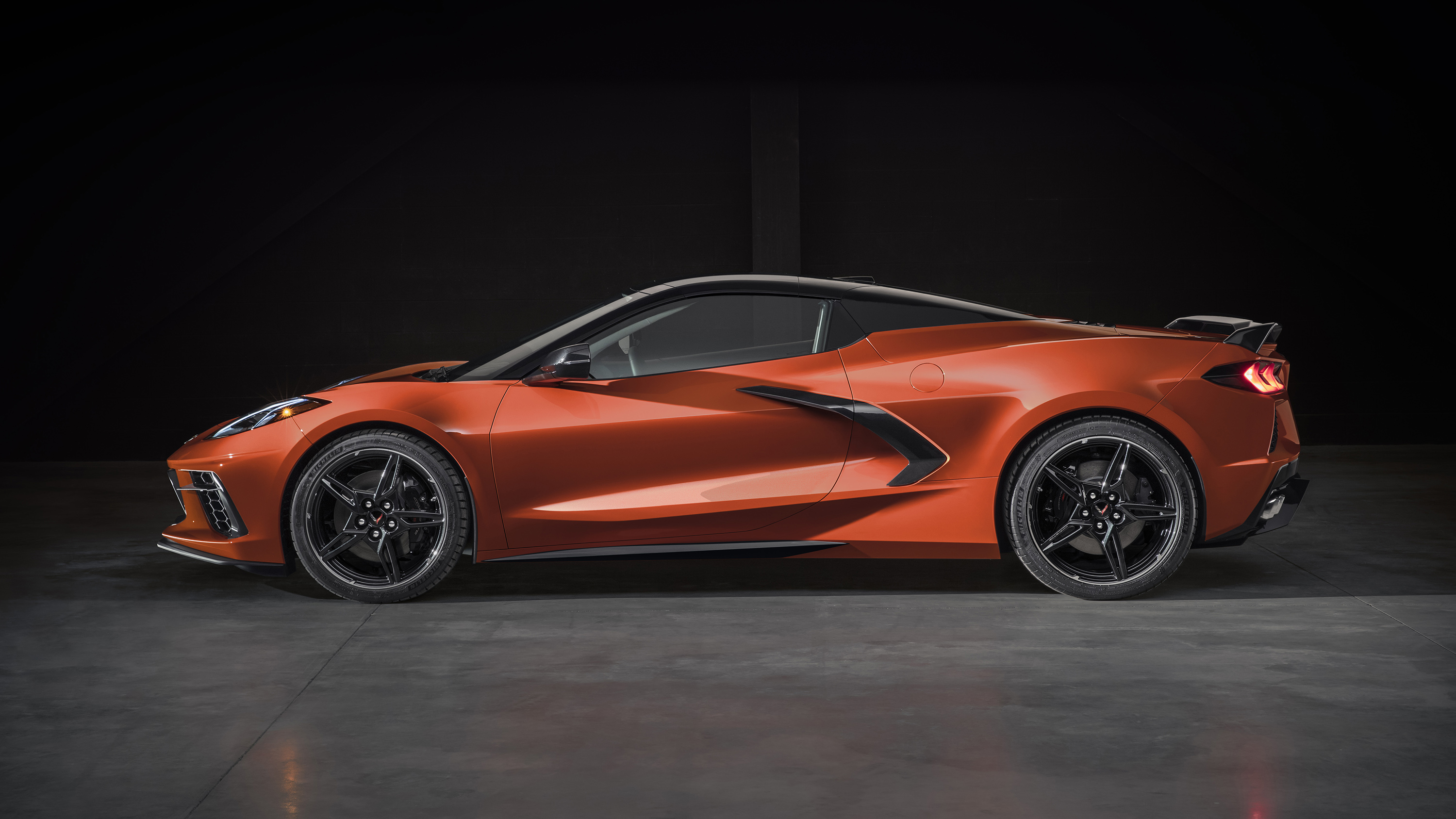 2020-chevrolet-corvette-stingray-convertible-012.jpg