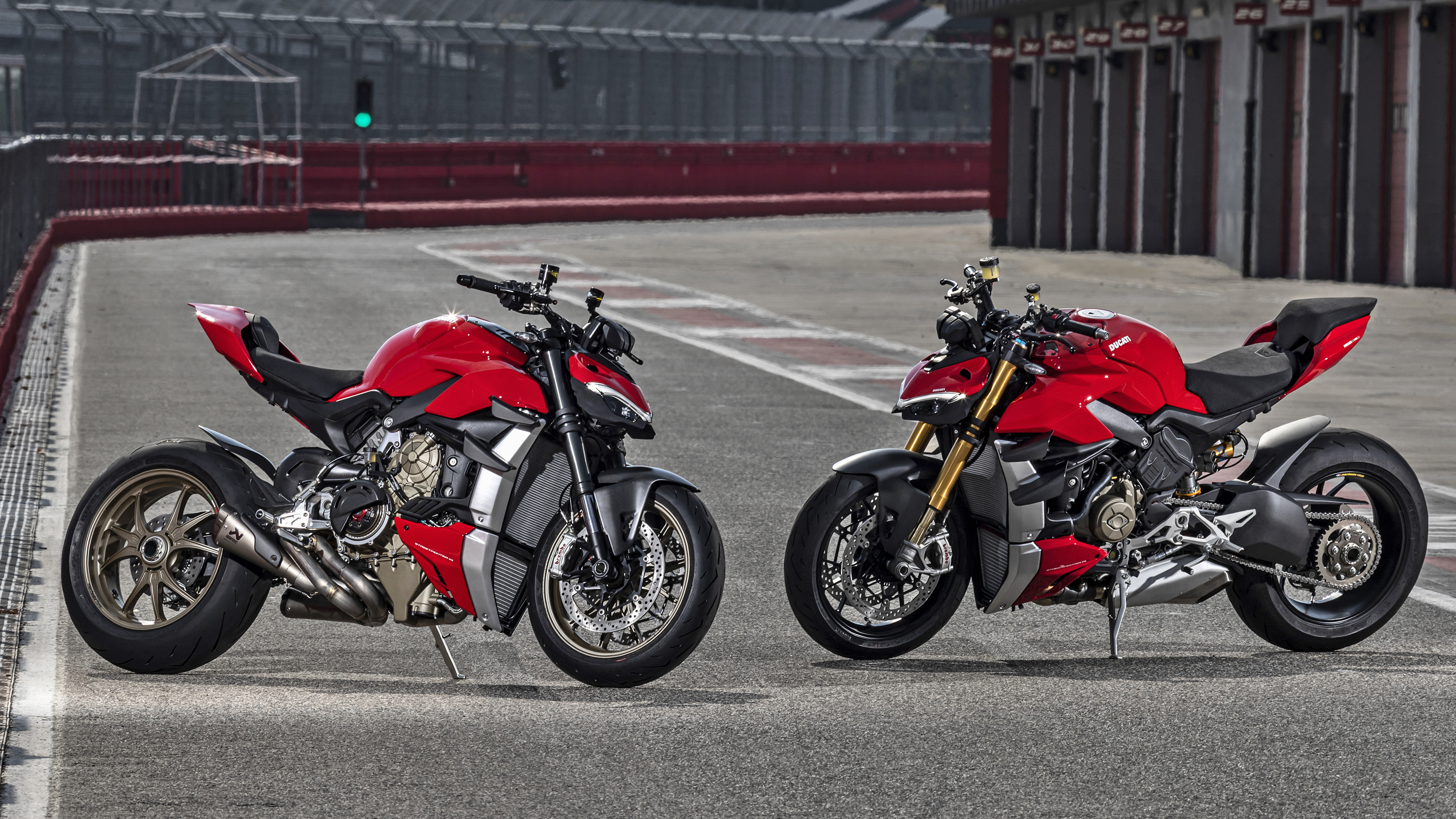 my20_ducati_streetfighter_v4_s_ambience_44_uc101679_high.jpg