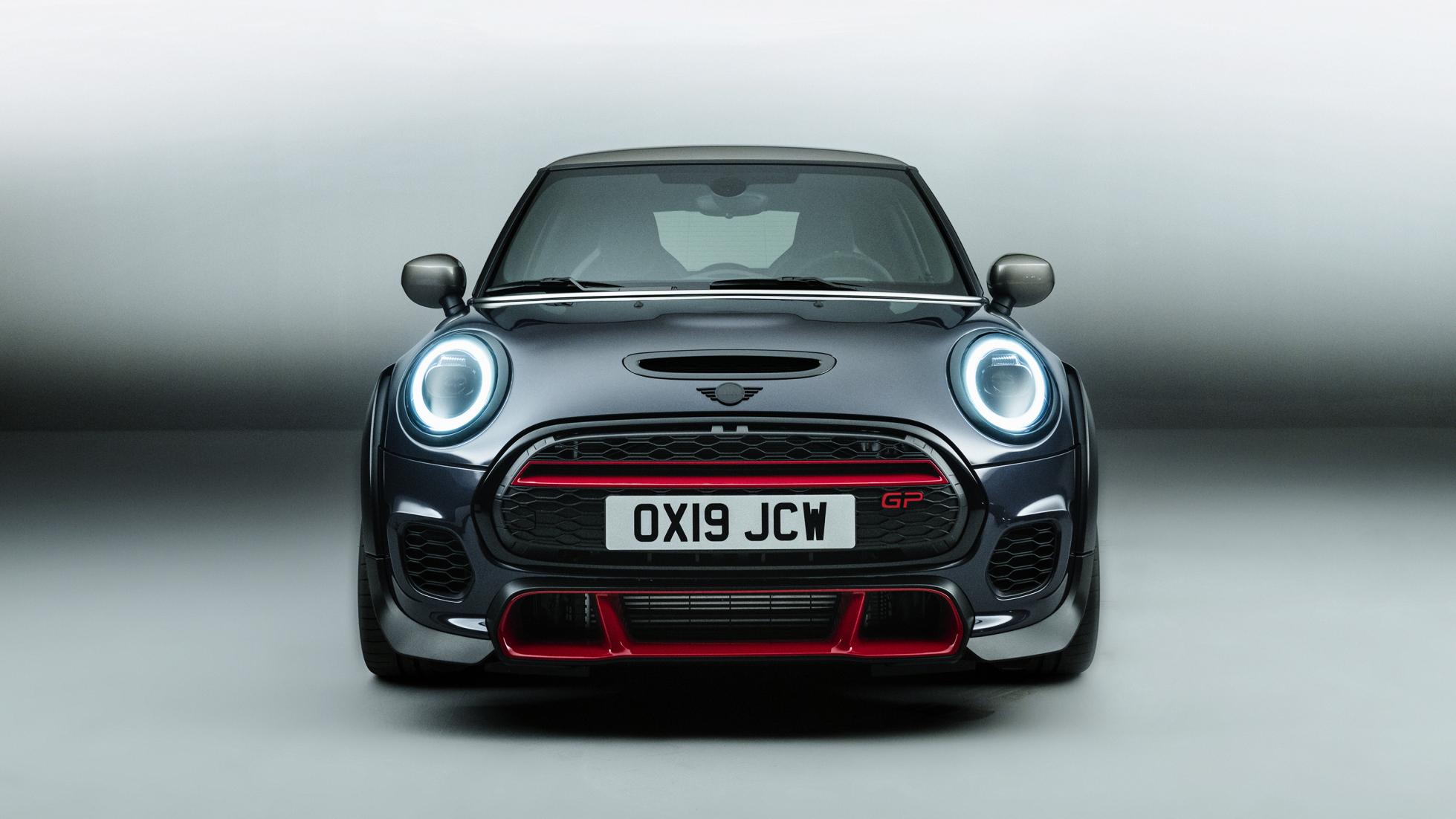 mini_jcw_gp_studio_21.jpg