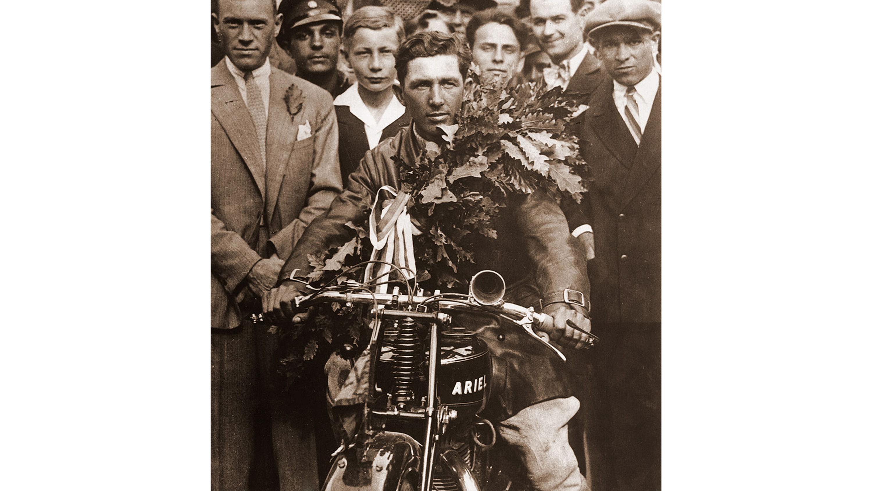 ariel_ace_-_iron_horse_-_012_-_1929_dimitar_sokolov.jpg
