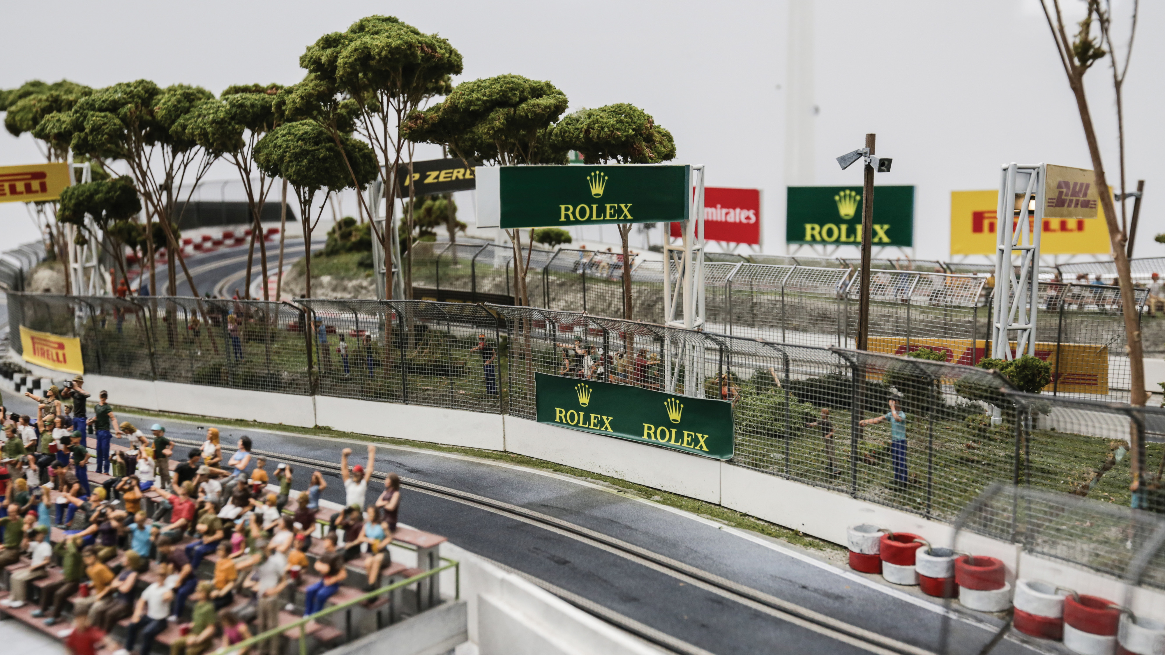 formula-1-slot-car-racetrack_19.jpg