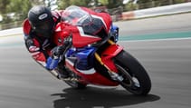 20ym_cbr1000rr-r_sp_location_marquez_riding_01_0607.jpg