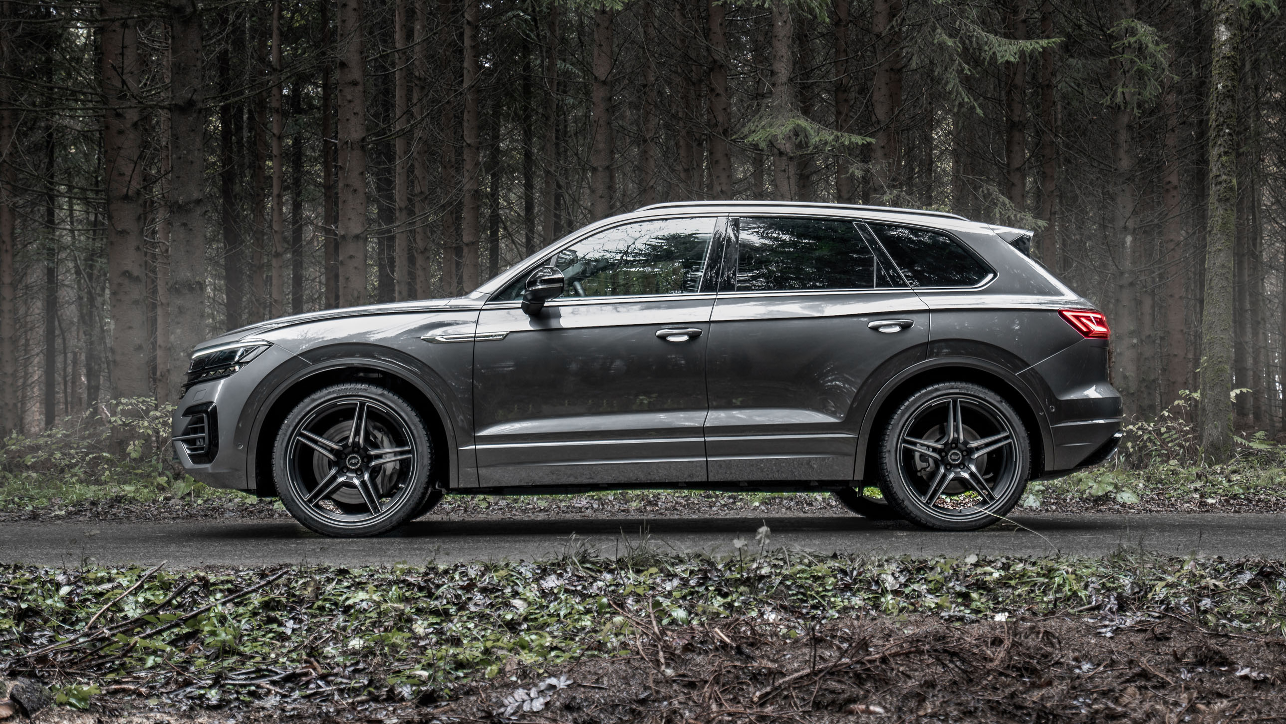 vw_touareg_grey_fr22-2.jpg