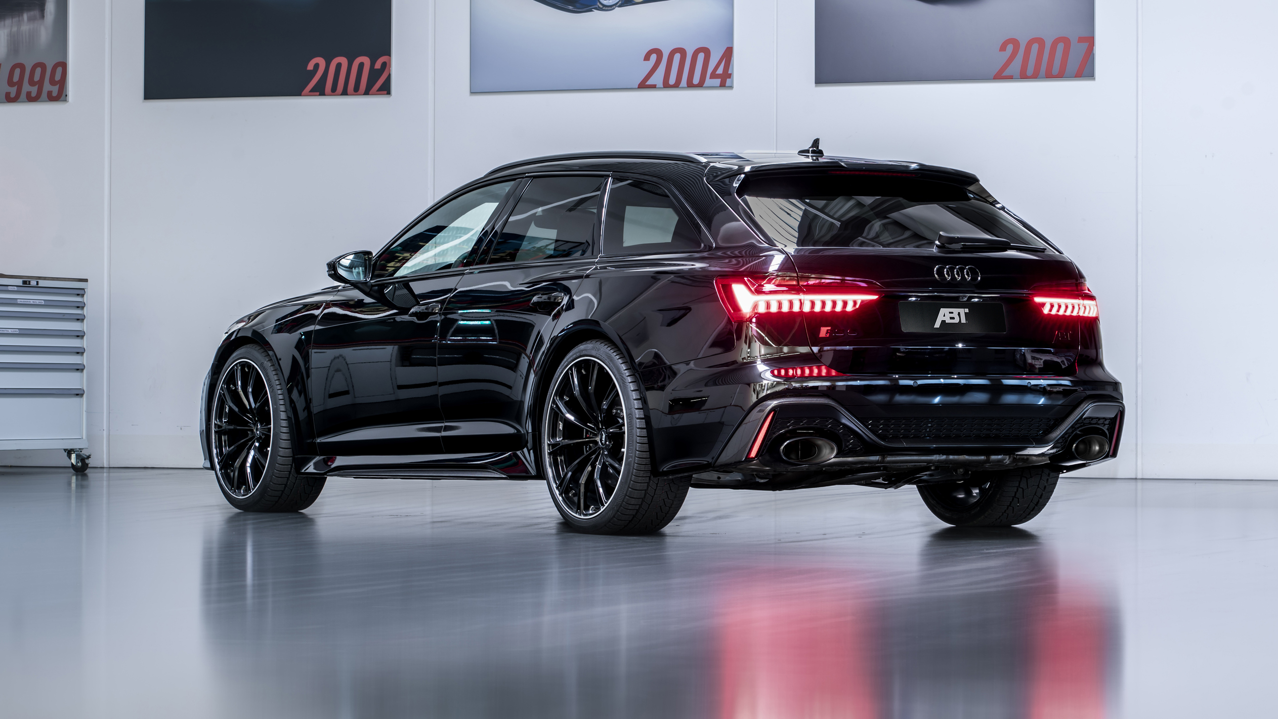 abt_rs6_depot_rear_diagonally.jpg