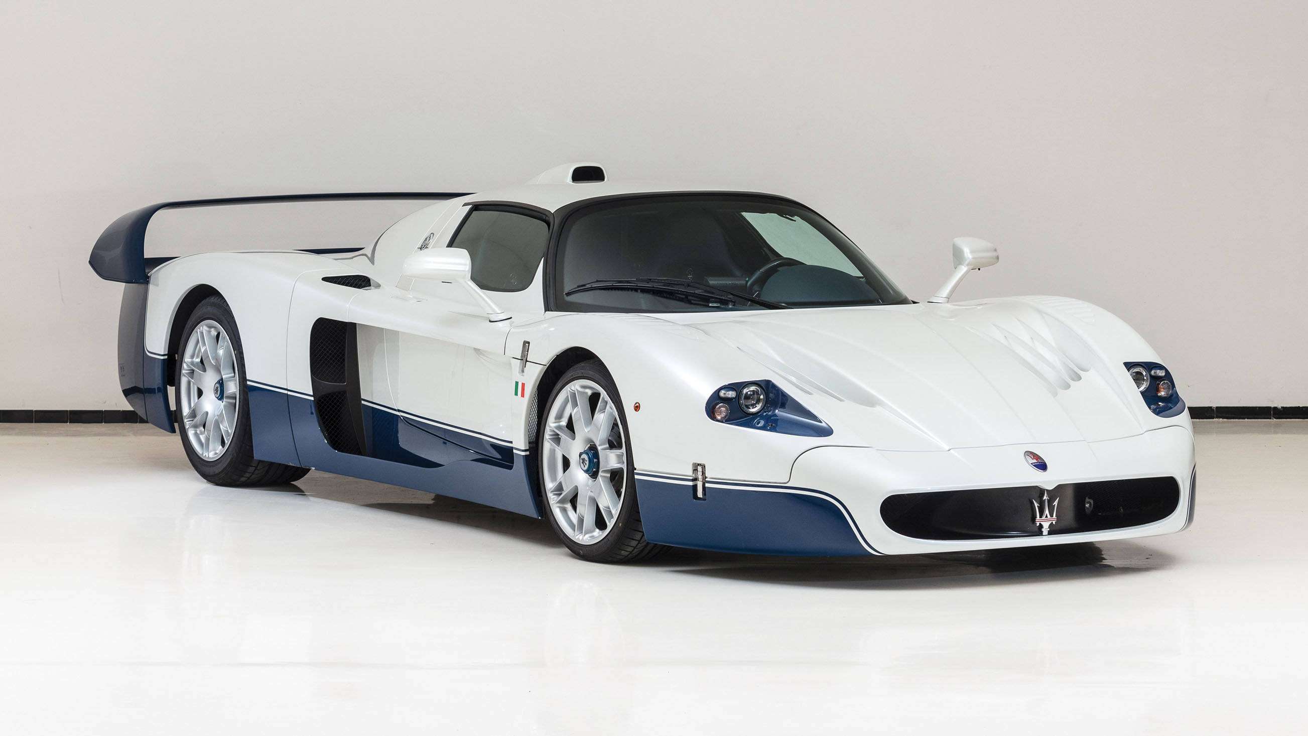 2005-maserati-mc12-_0.jpg