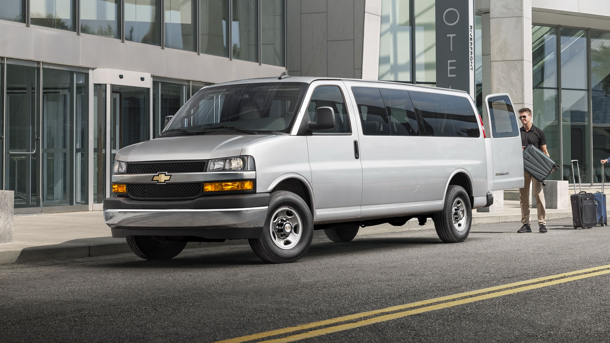 2021-chevrolet-express-passengervan.jpg