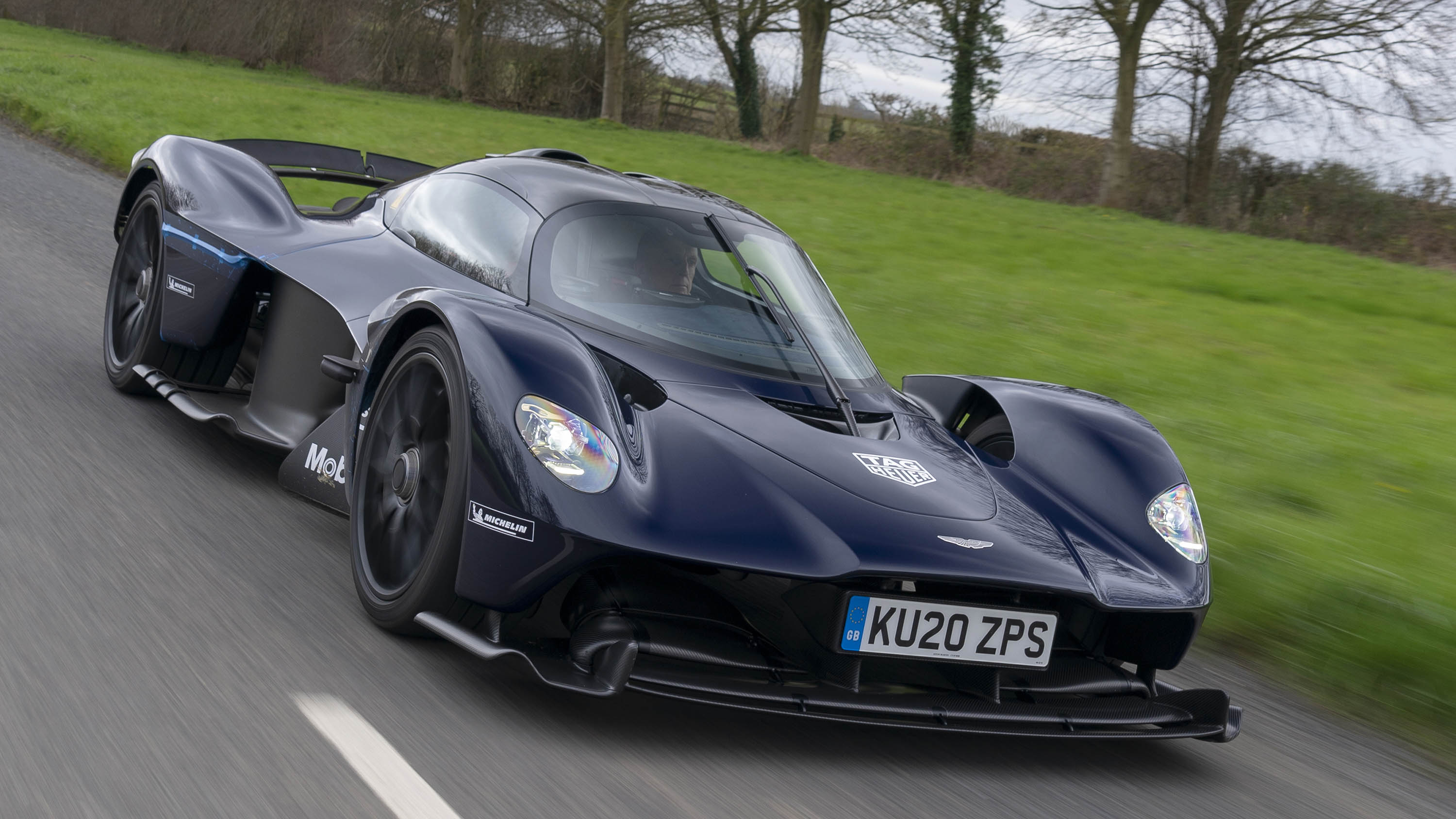 aston-martin-valkyrie-10-jpg.jpg