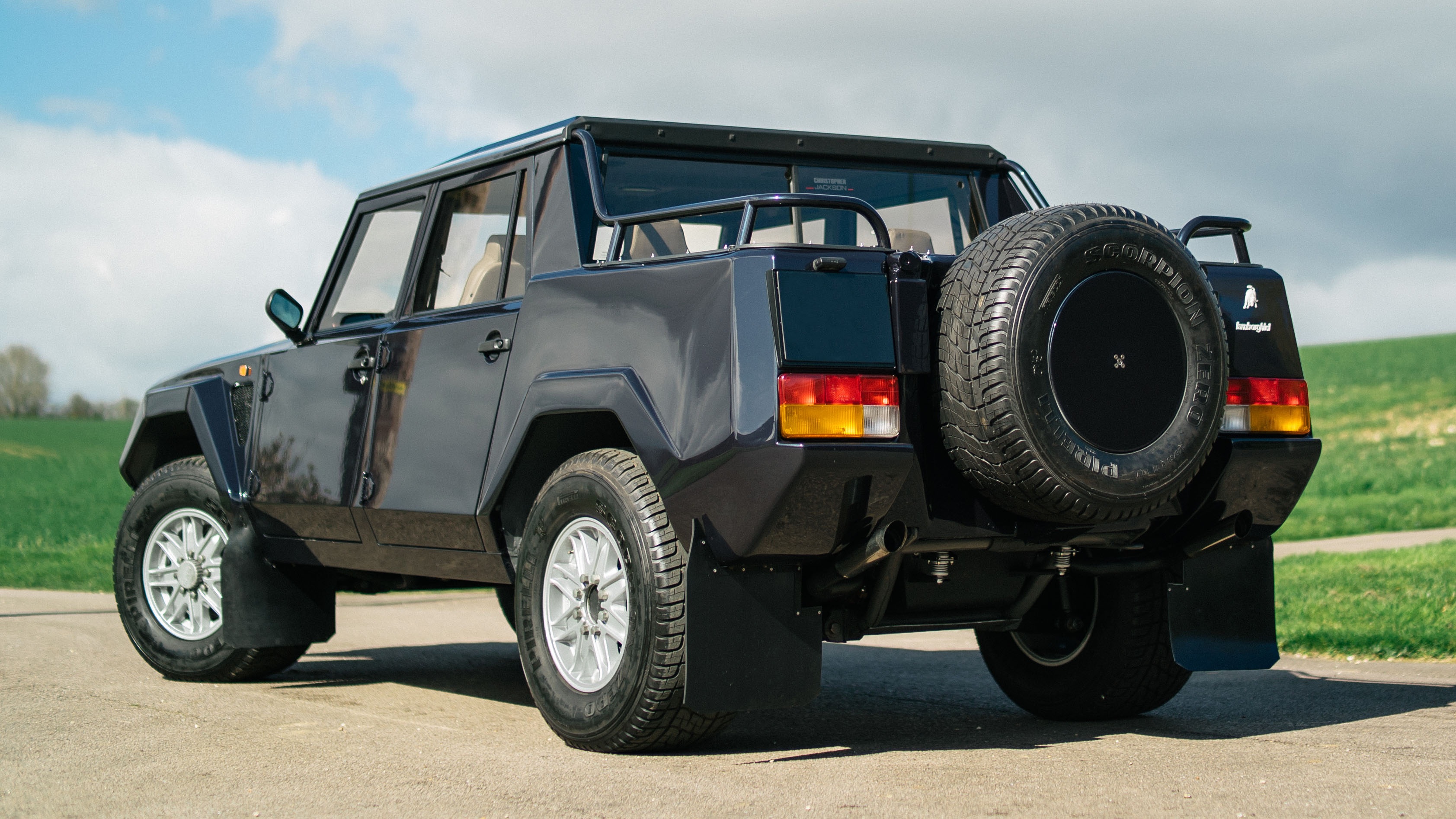 lamborghini_lm002_final_image-82.jpg