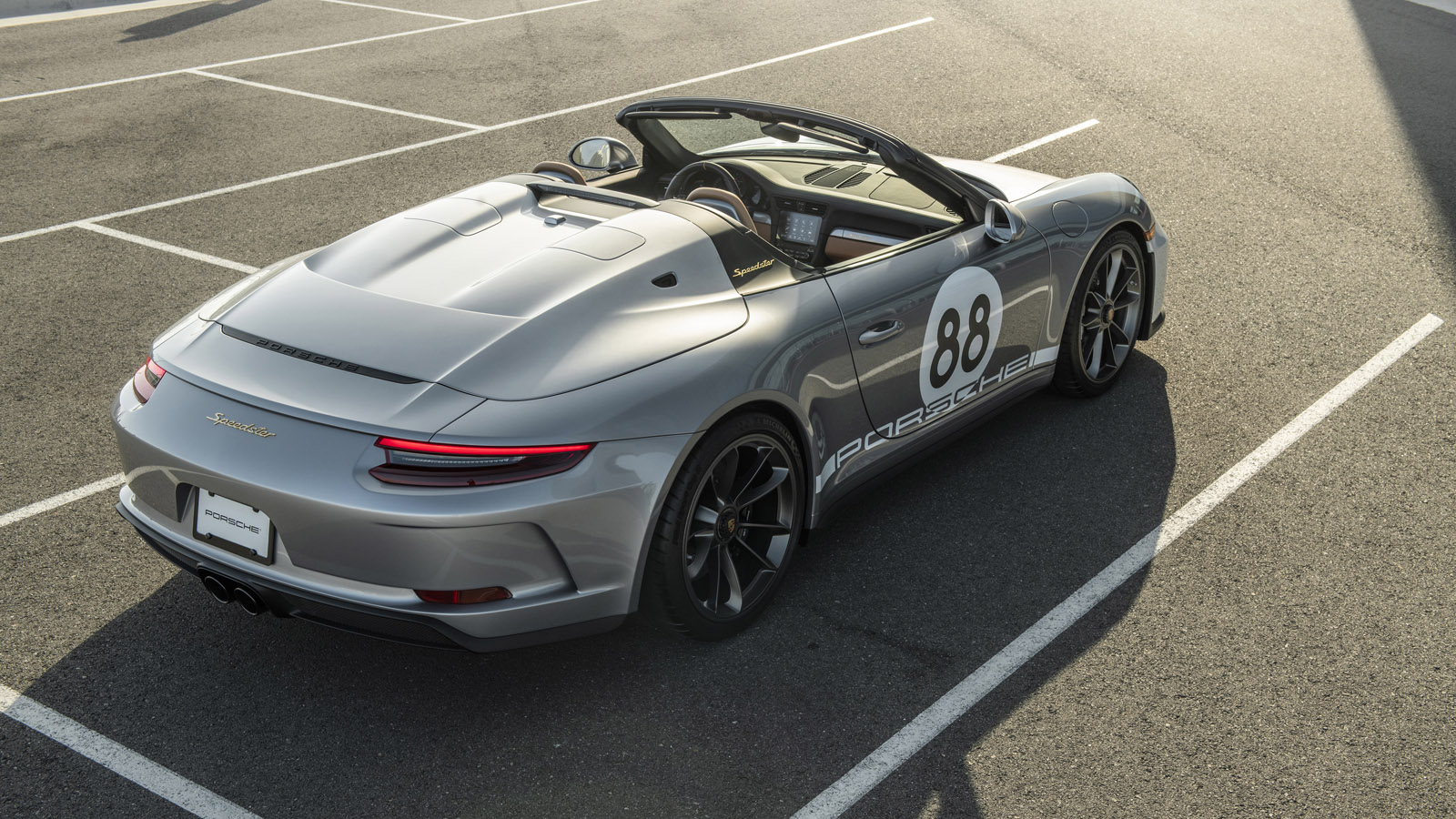 2019-porsche-911-speedster-heritage-design-_1.jpg