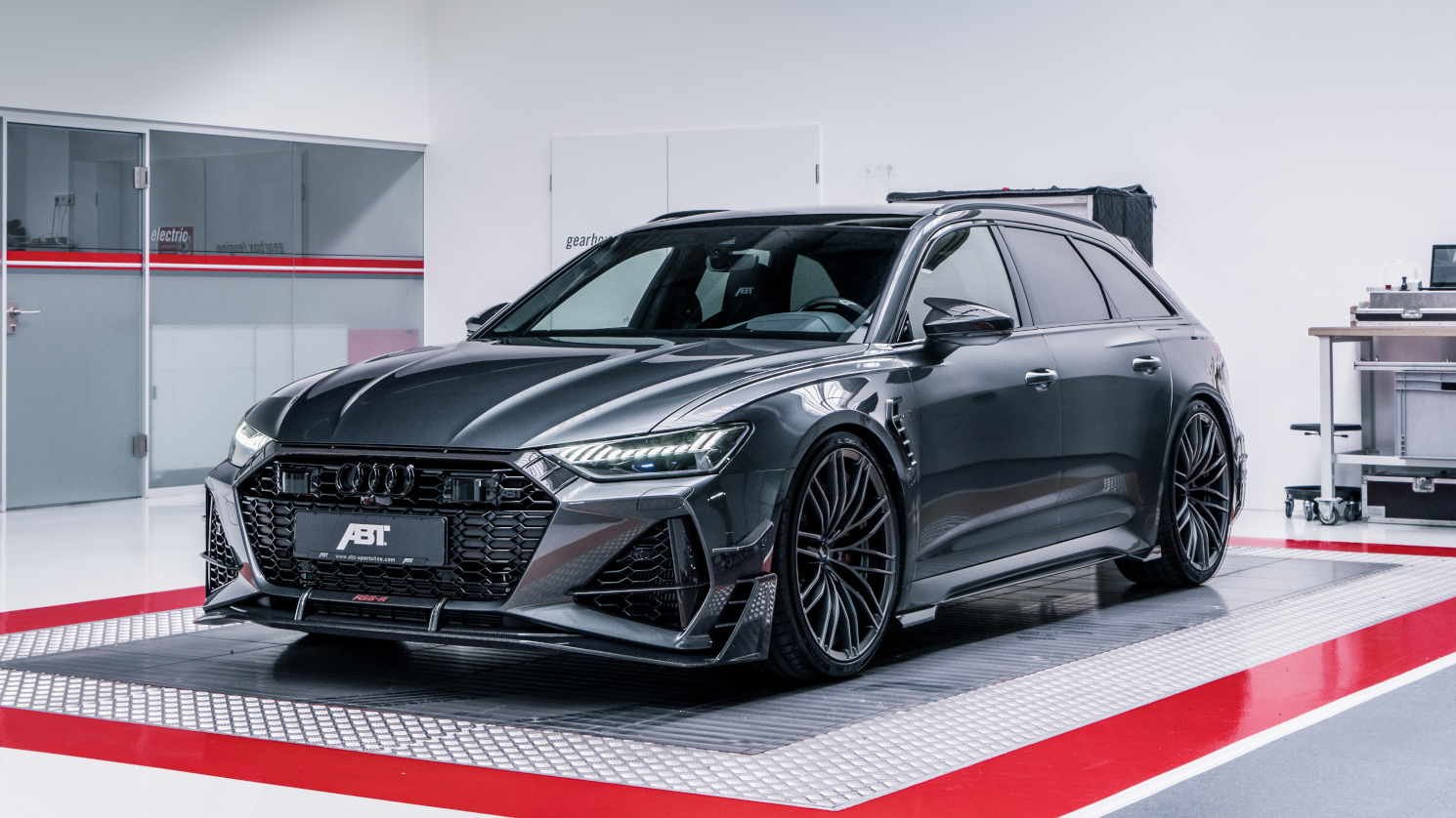 abt-tuning_rs6-r_daytonagrau_hr22-front_schraeg.jpg