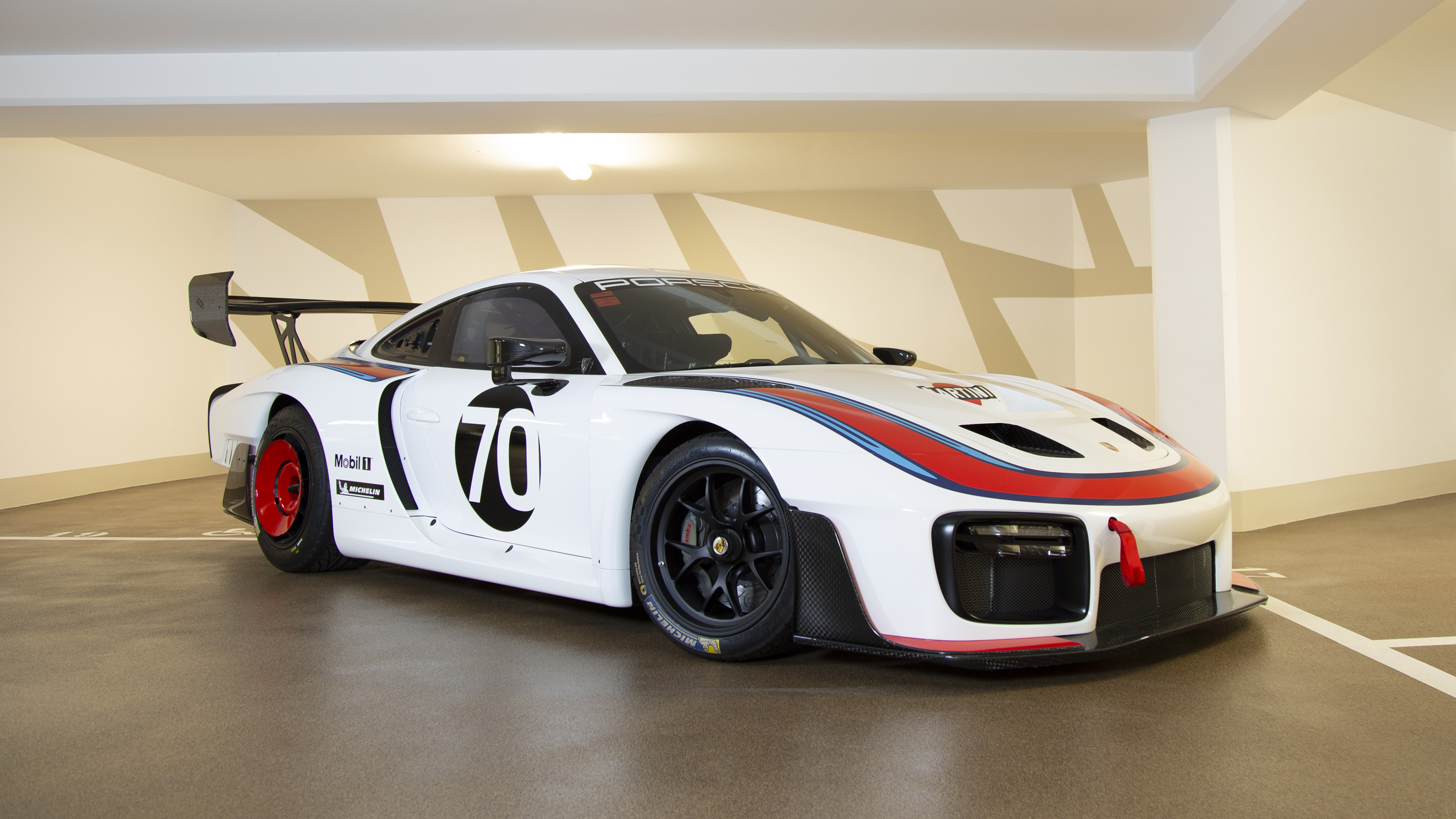 2020-porsche-935-martini-_0.jpg