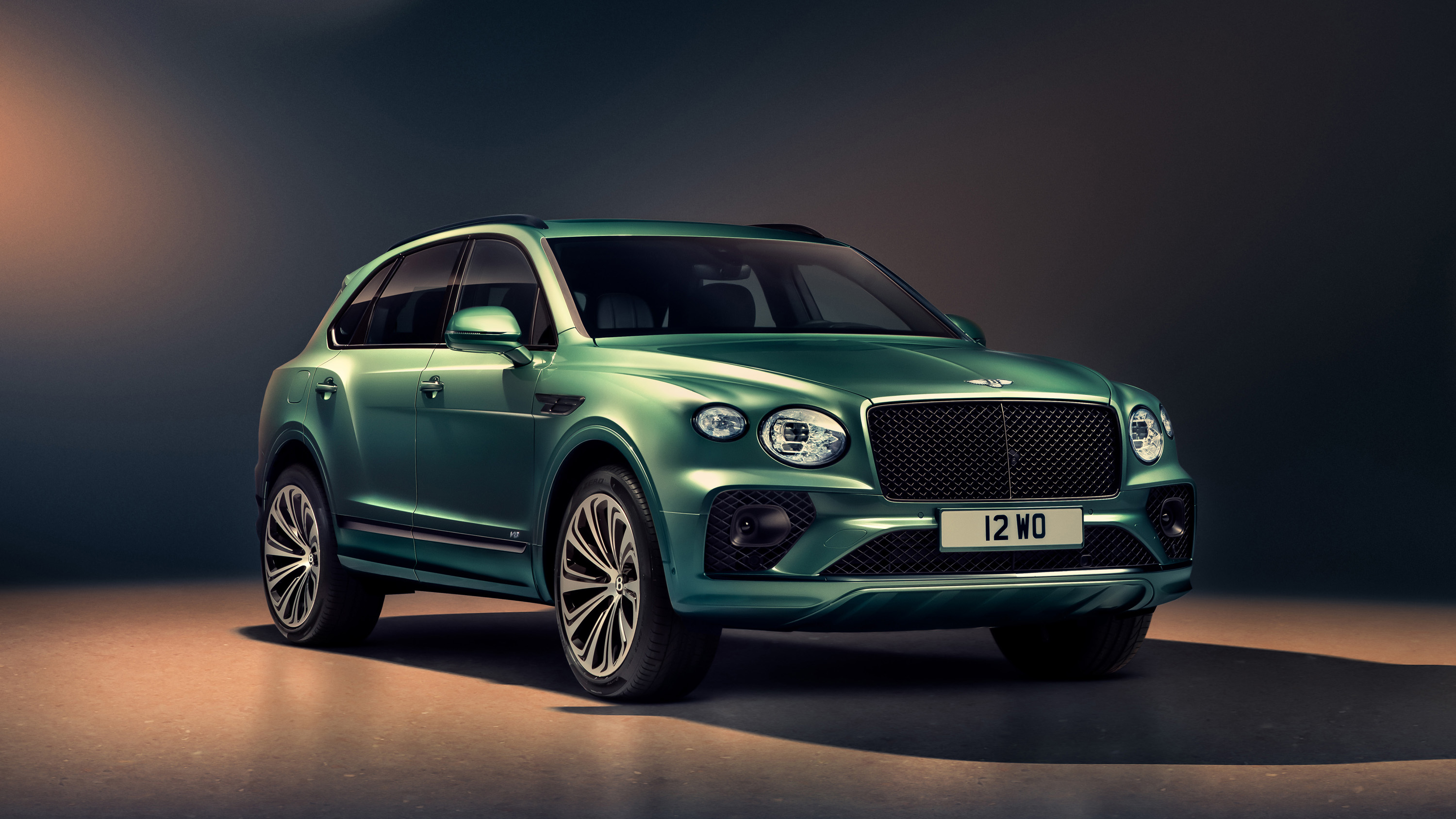 new_bentayga_-_alpine_green_-_4.jpg