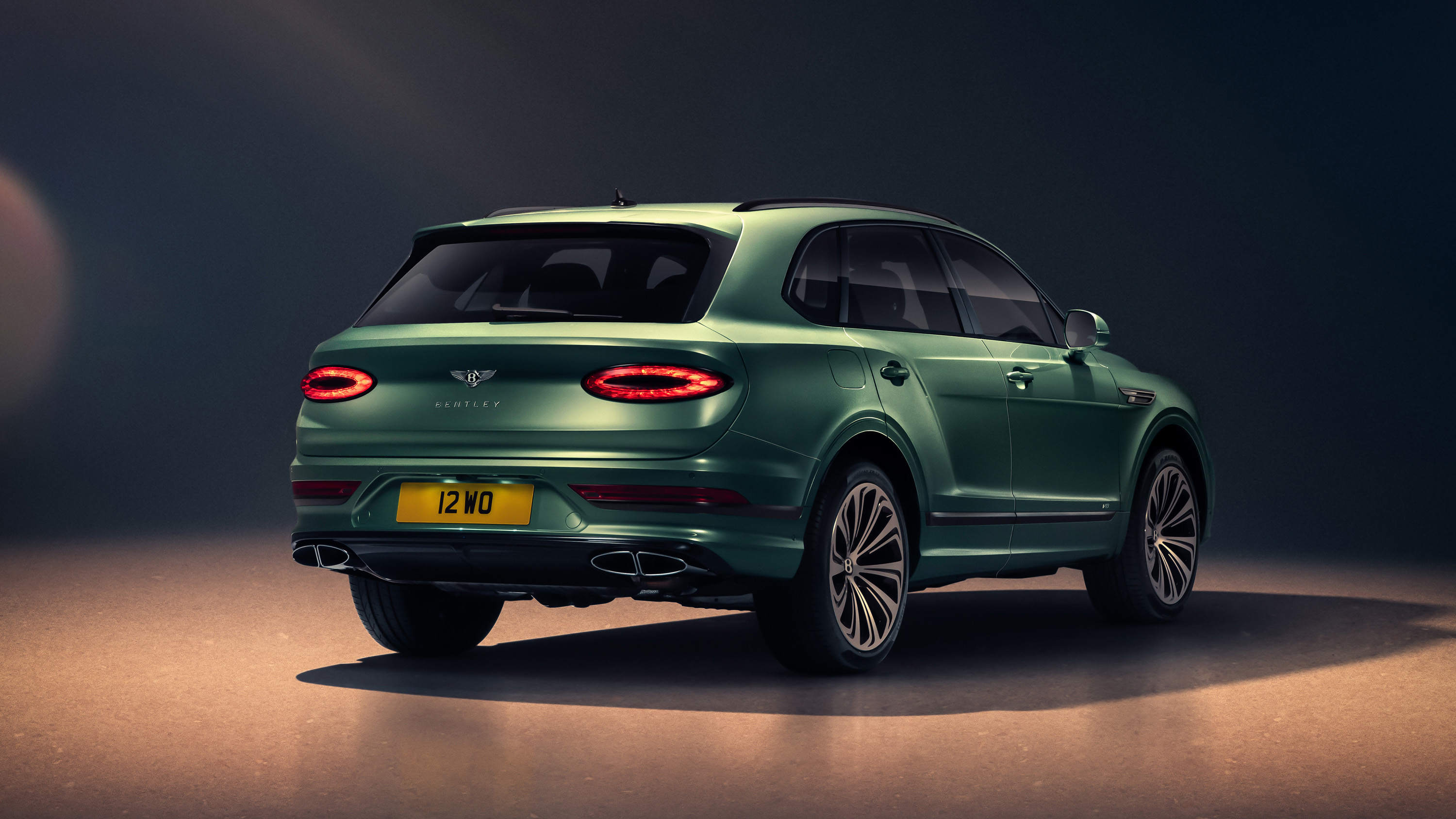new_bentayga_-_alpine_green_-_8.jpg