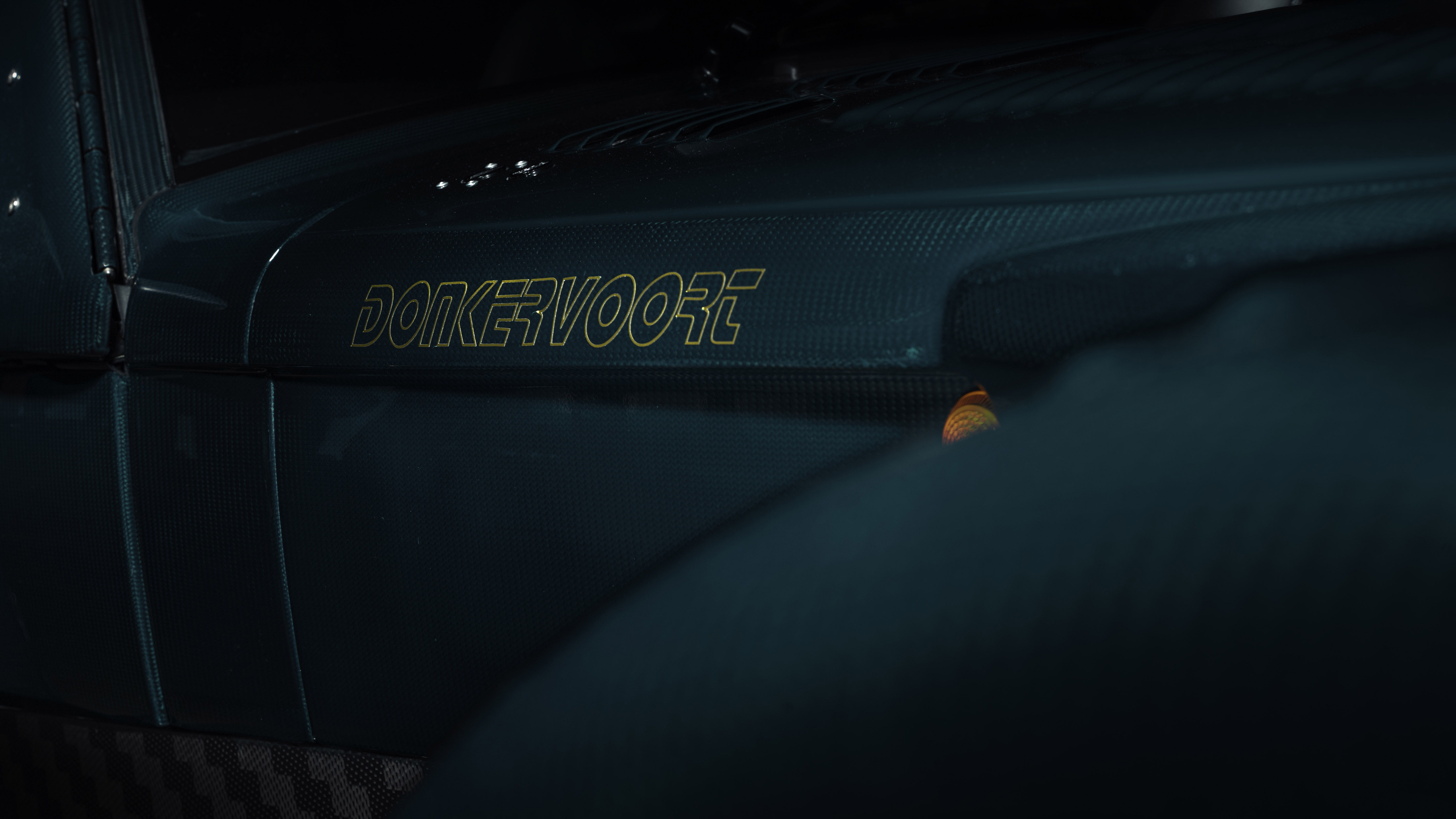 14._donkervoort_d8_gto-jd70_bare_naked_carbon_edition.jpg