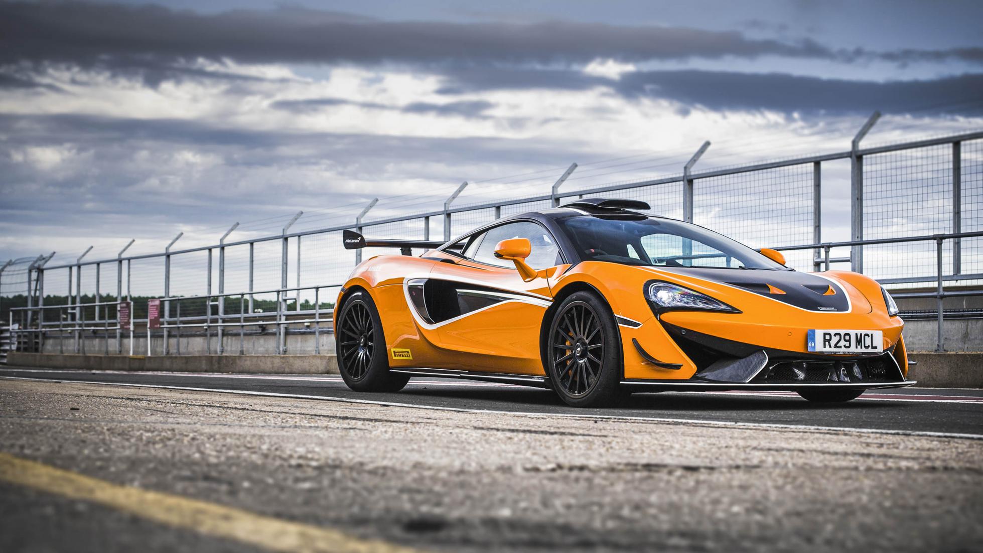 mclaren_620r_media_drives_76_4.jpg