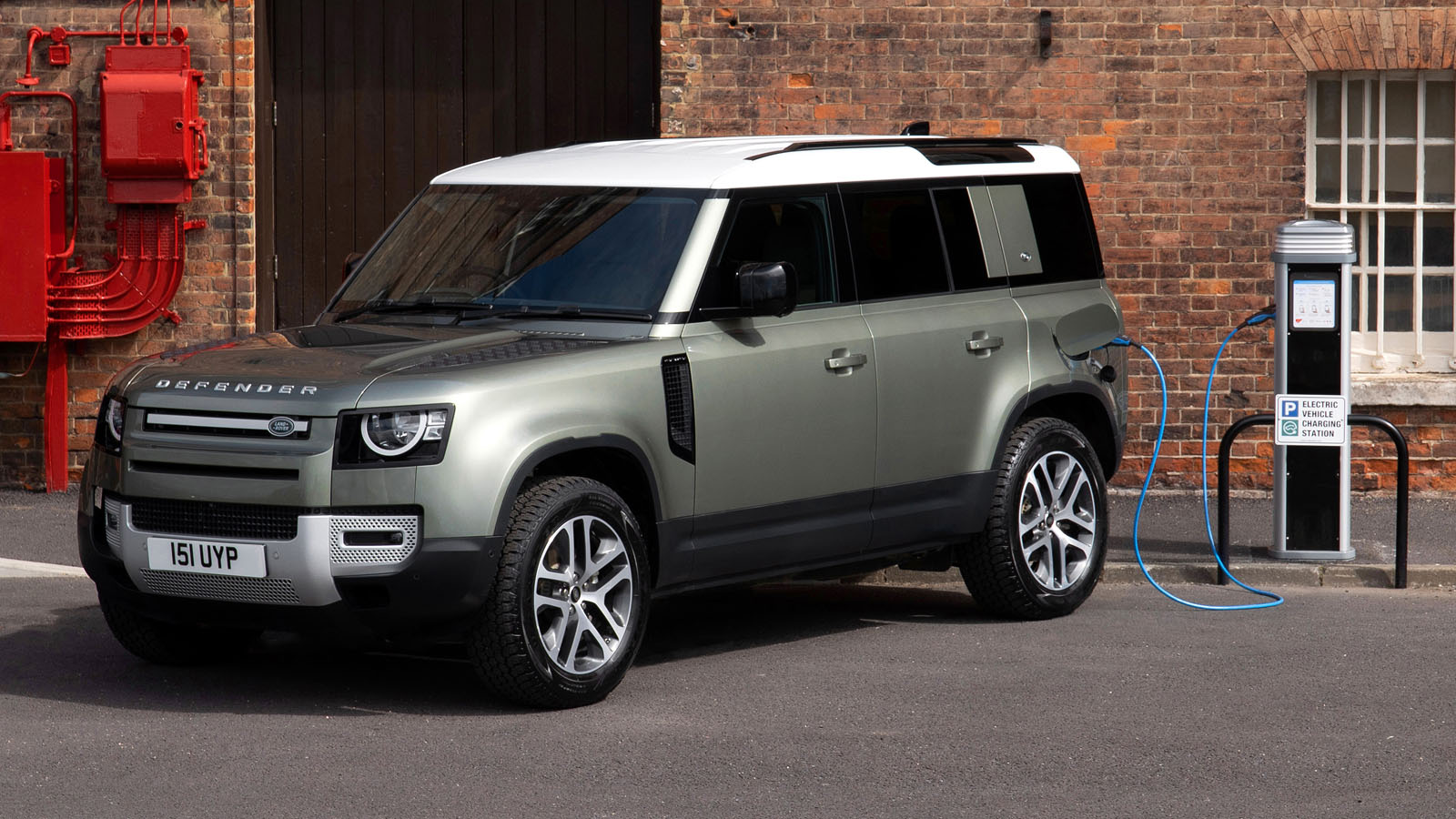 lr_def_phev_21my_090920_04_nd.jpg