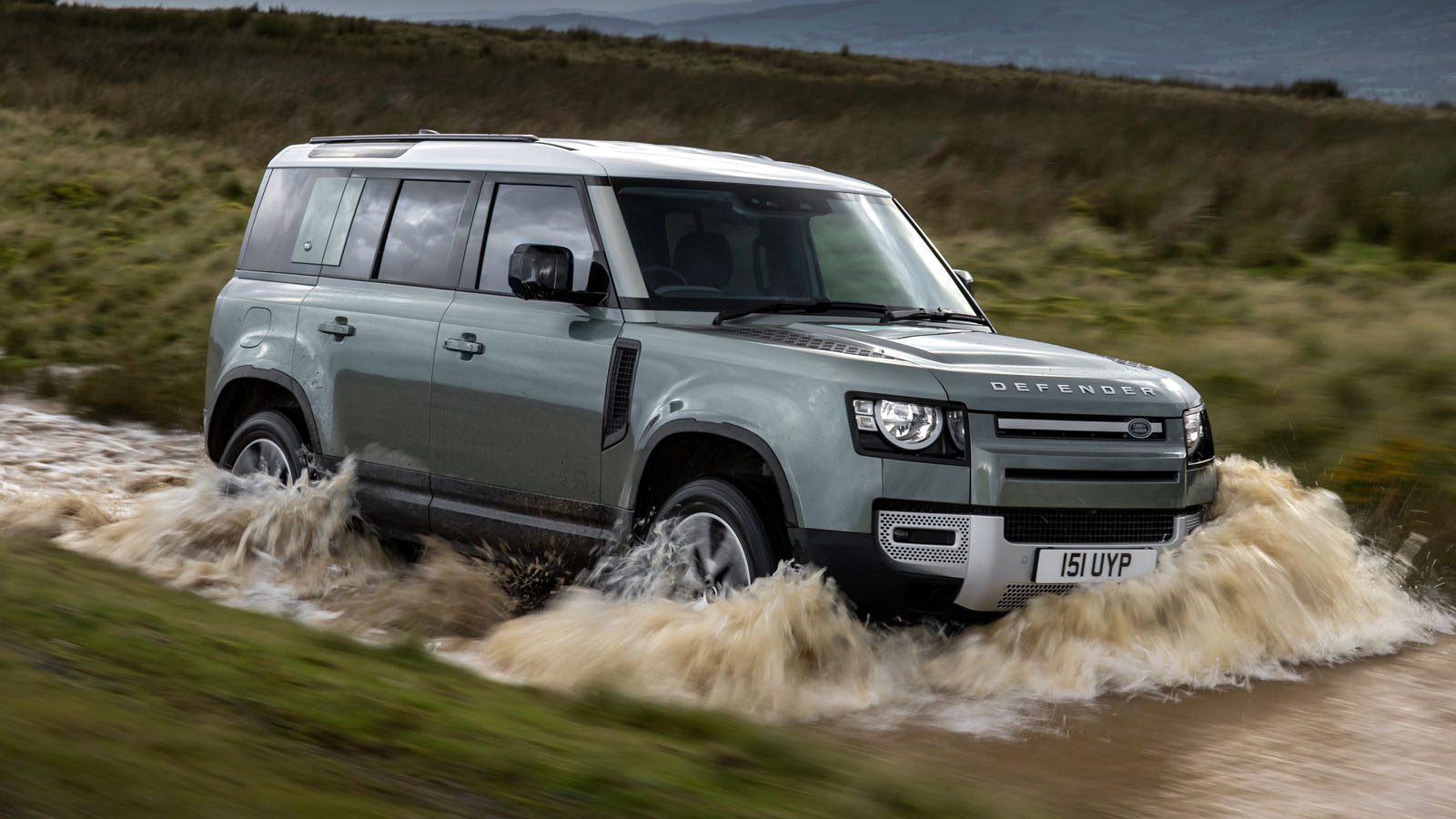 lr_def_phev_21my_090920_13_nd.jpg