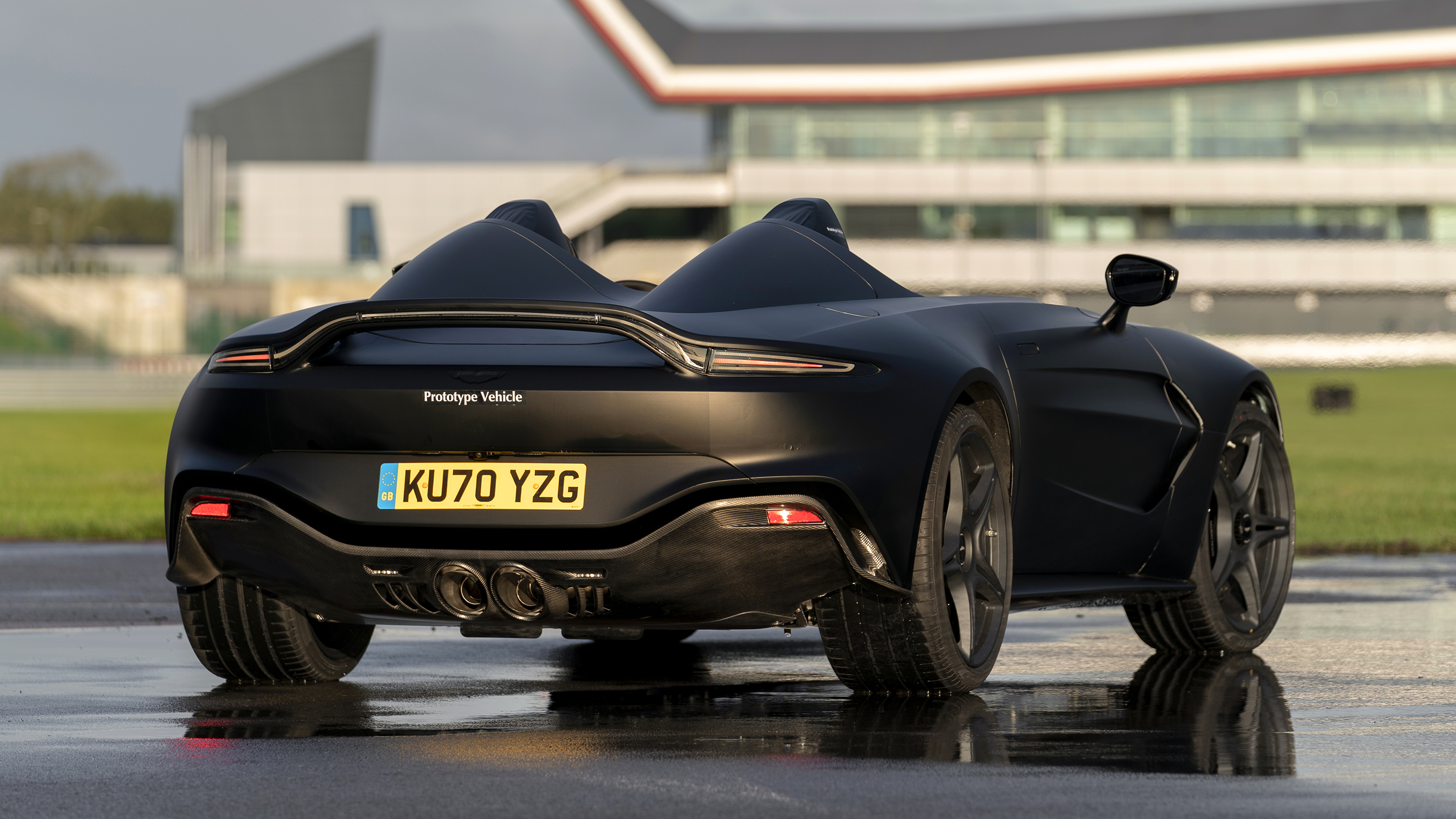 1_aston_martin_v12_speedster_prototype.jpg