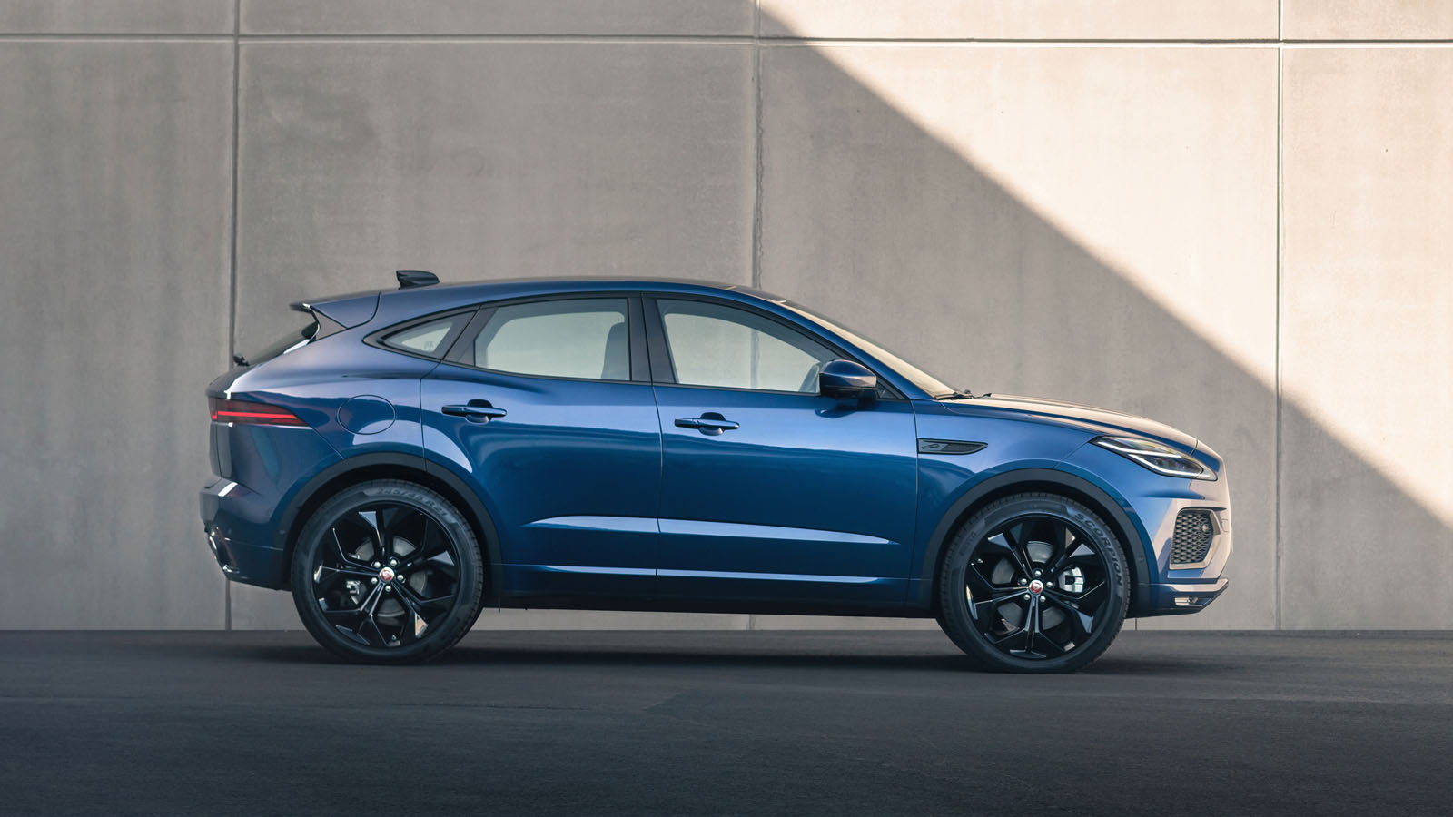 jag_e-pace_21my_exterior_281020_006.jpg